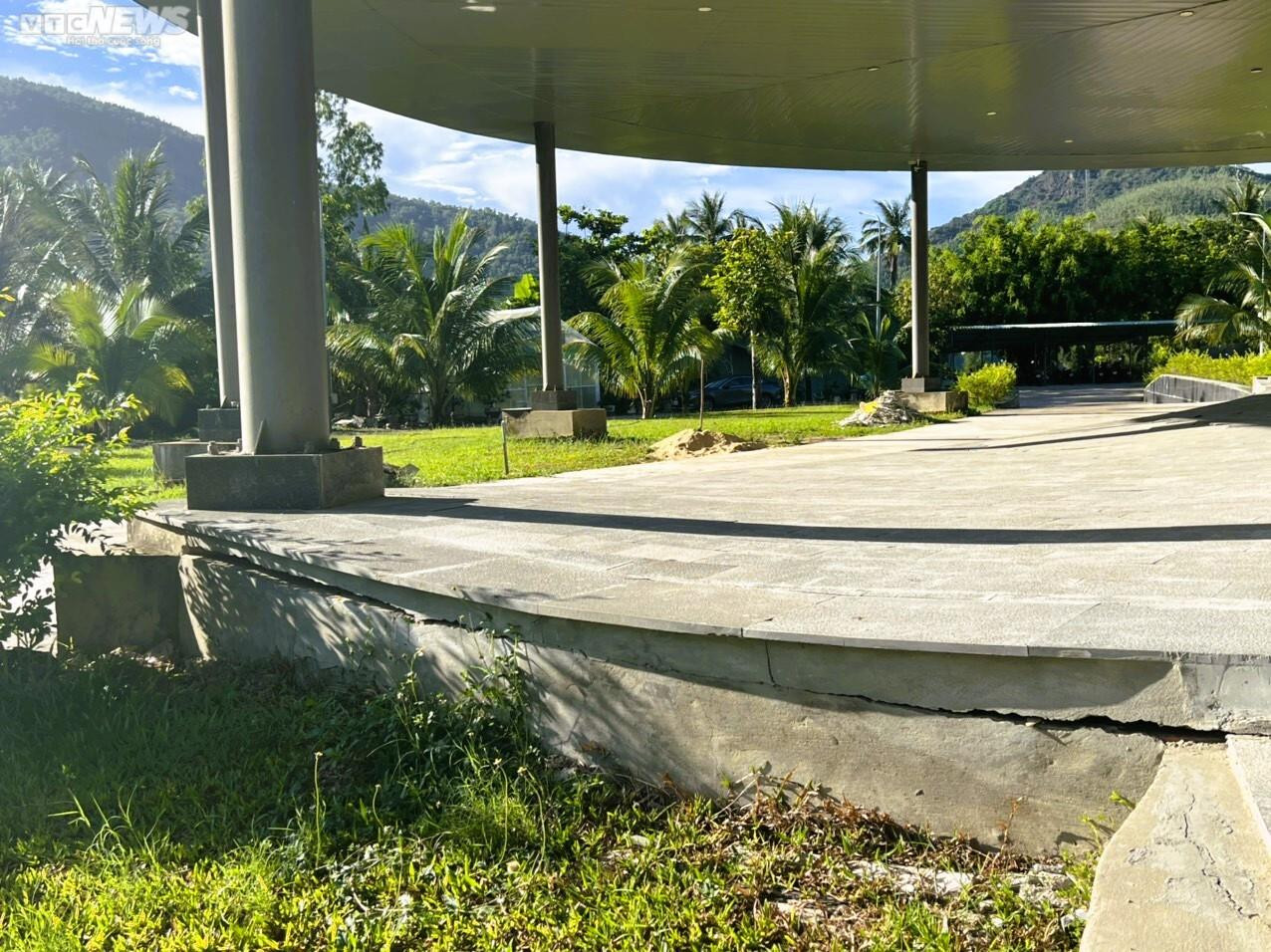 Công trình trăm tỷ ở Bình Định mới sử dụng một năm hết thấm dột lại sụt lún - 6