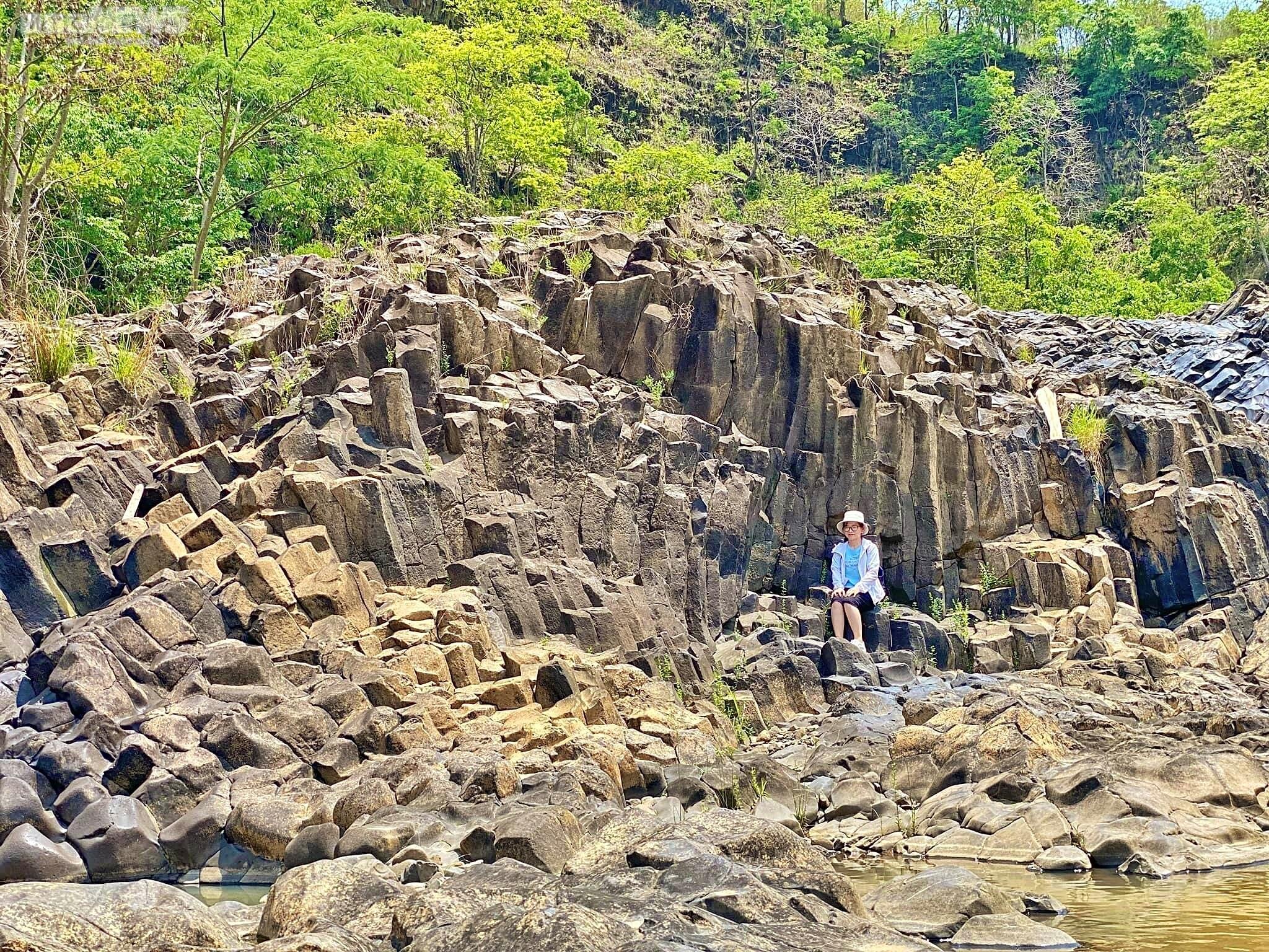 Vẻ đẹp hùng vĩ của bãi đá cổ triệu năm tuổi ở Gia Lai  - 2
