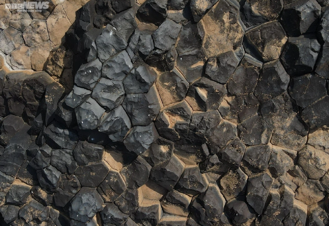 Vẻ đẹp hùng vĩ của bãi đá cổ triệu năm tuổi ở Gia Lai  - 5