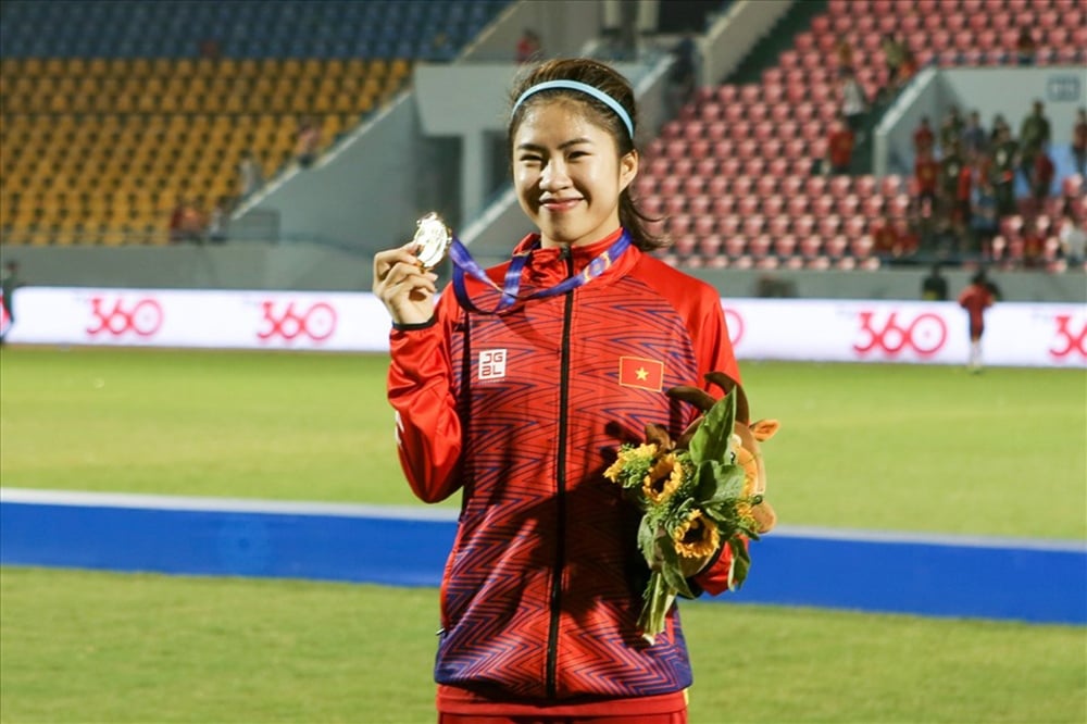 Nhan sắc 'không phải dạng vừa' của các nữ cầu thủ Việt Nam tại SEA Games 32 - 8