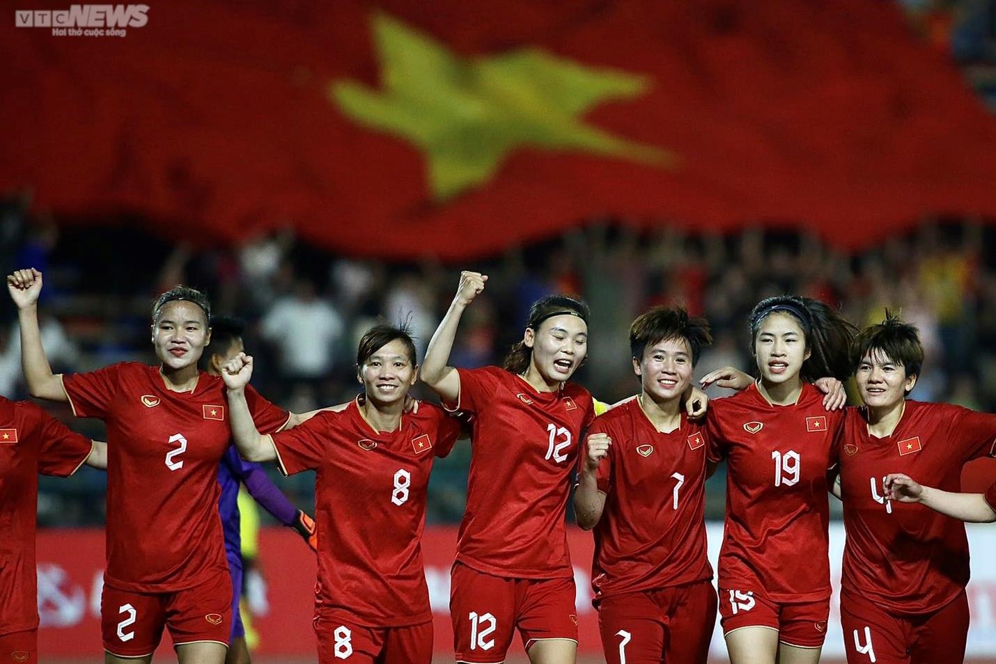 Tuyển nữ Việt Nam vỡ òa hạnh phúc với tấm HCV SEA Games thứ 4 liên tiếp - 6