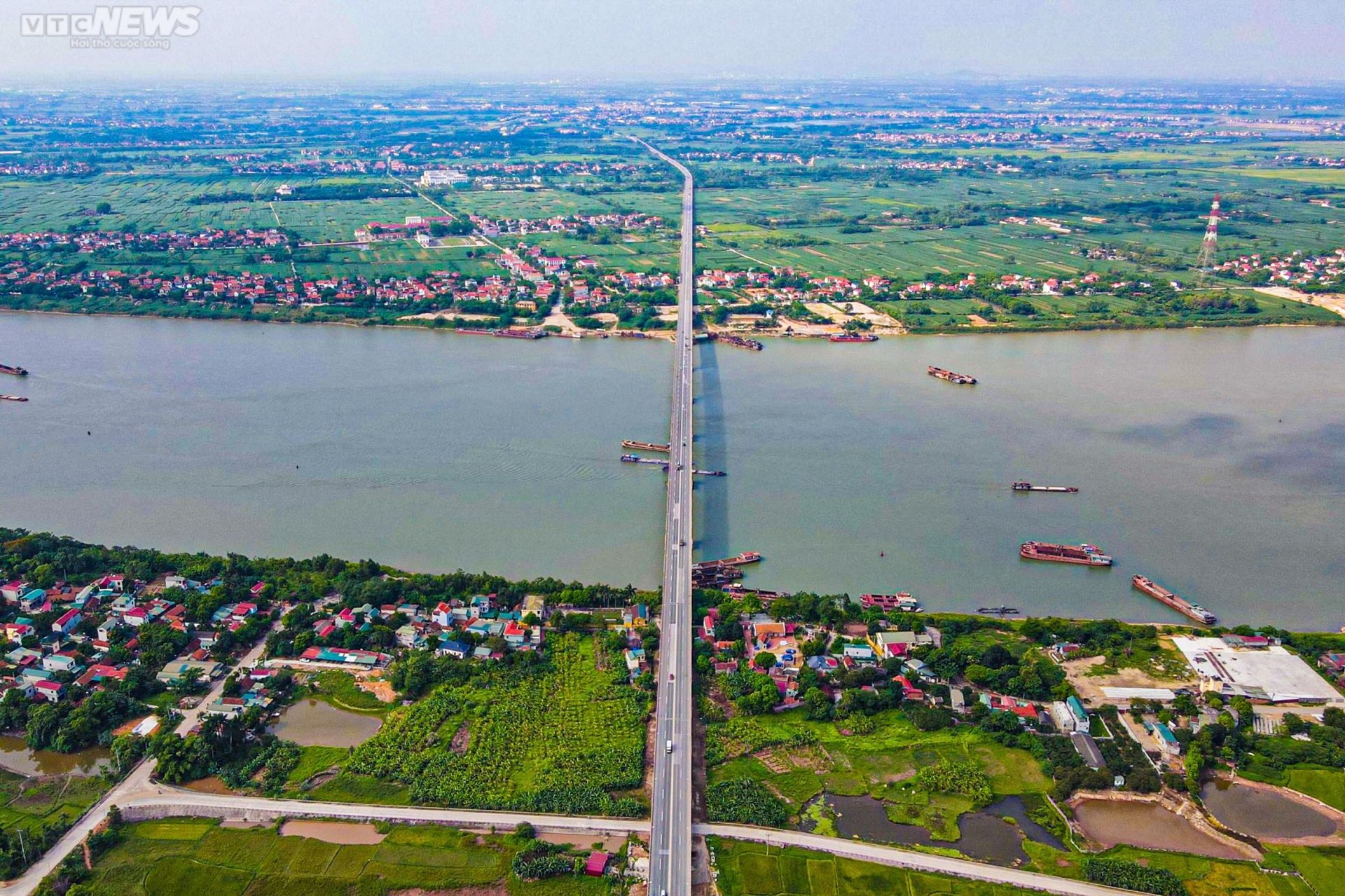 Chiêm ngưỡng cây cầu vượt sông dài nhất Việt Nam từ trên cao - 2