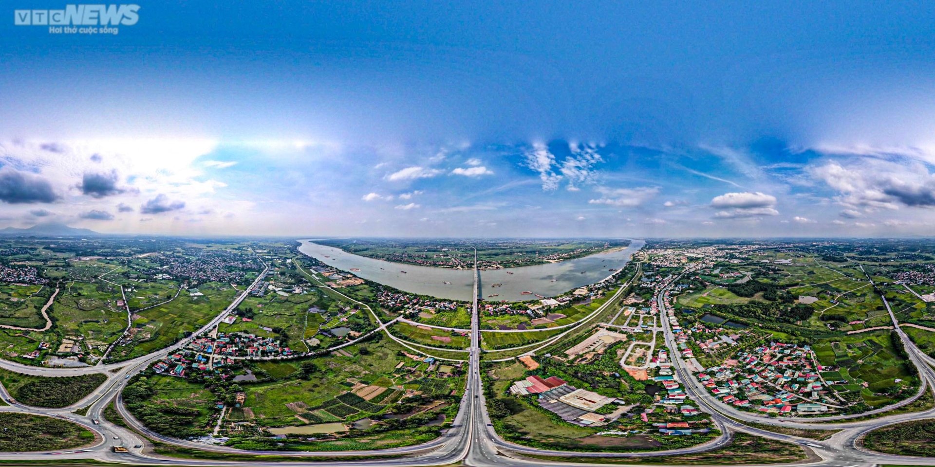 Chiêm ngưỡng cây cầu vượt sông dài nhất Việt Nam từ trên cao - 1