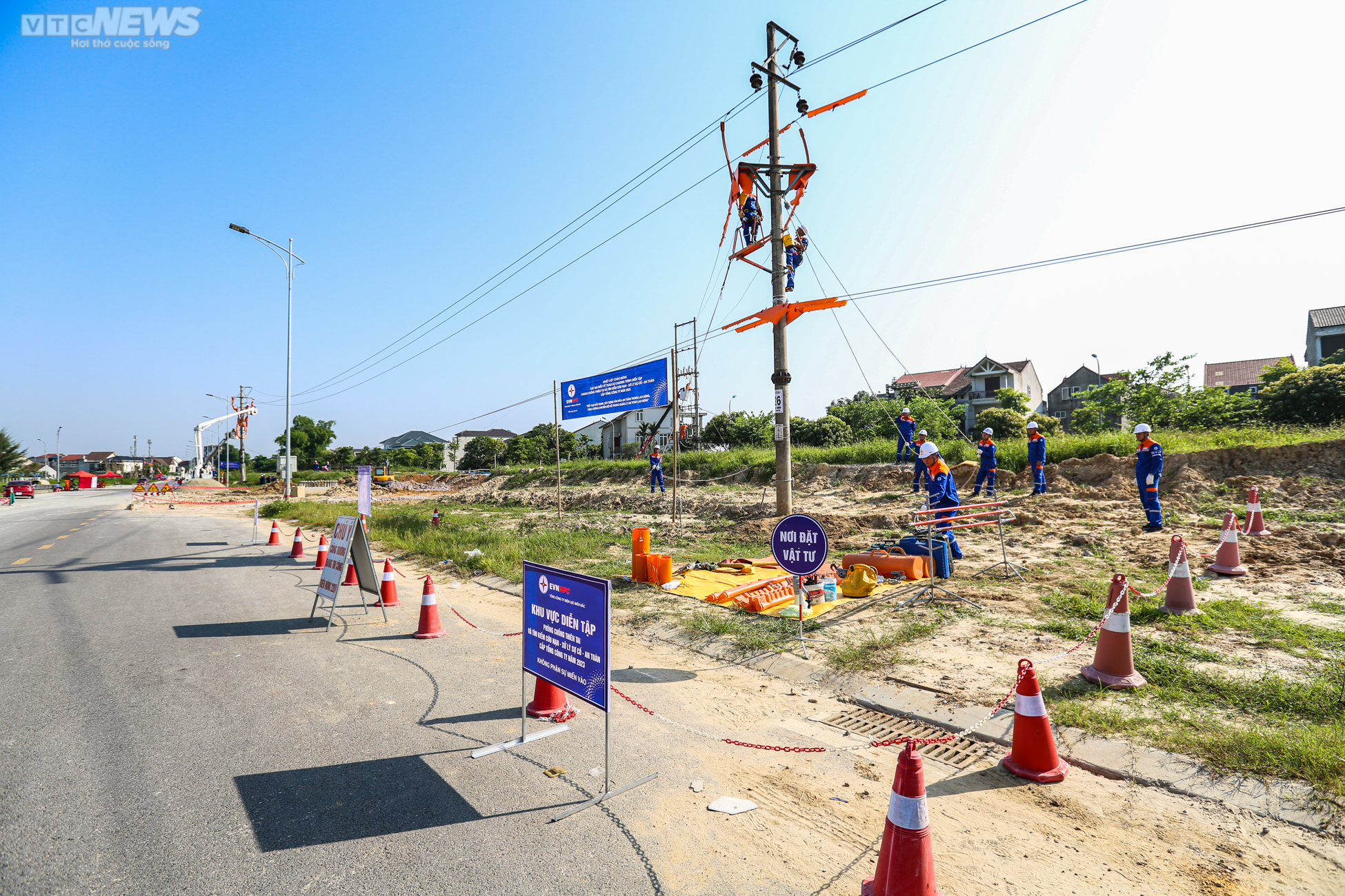 Tổng công ty Điện lực miền Bắc diễn tập phòng chống thiên tai, xử lý sự cố - 4