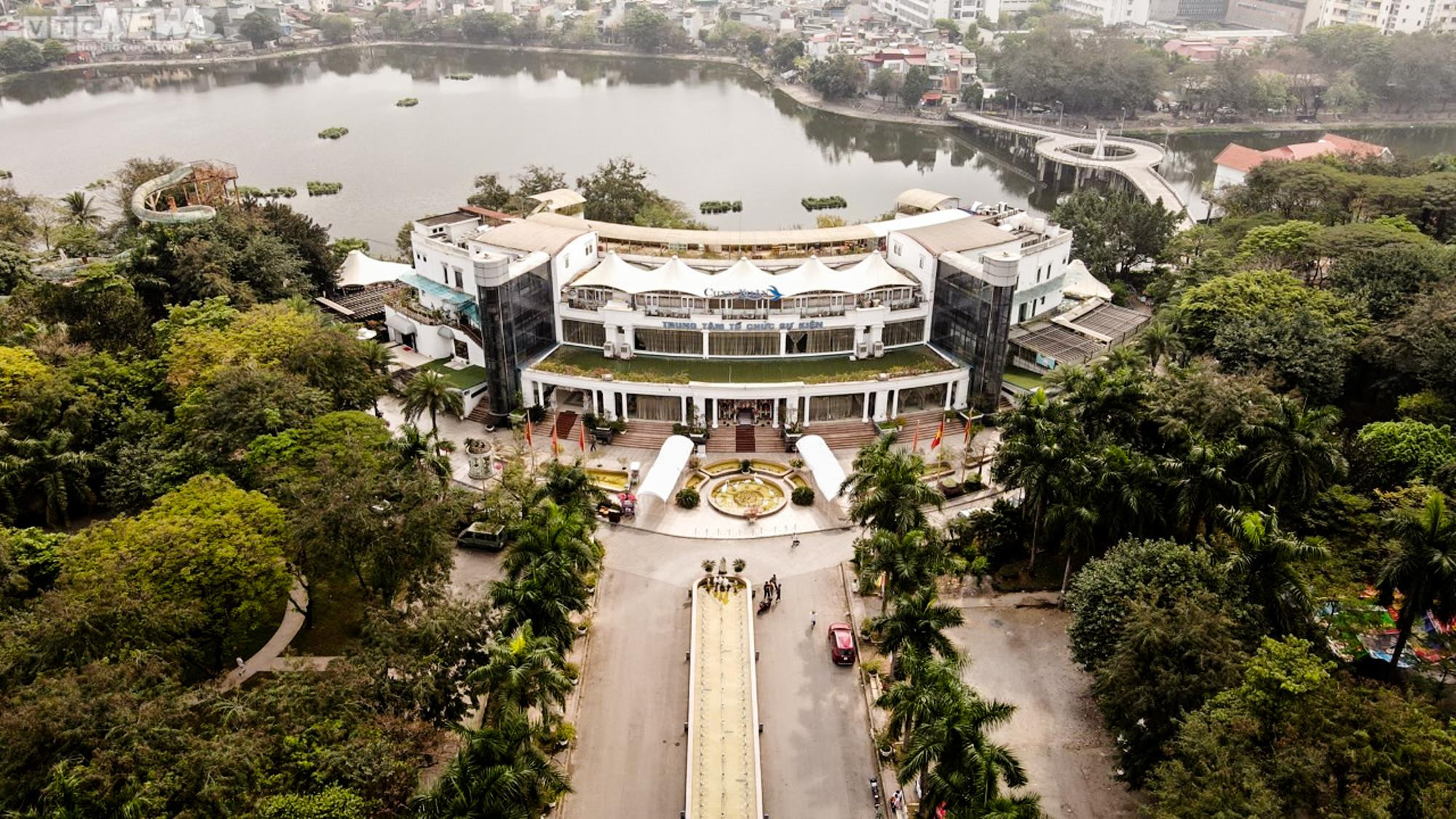 Tháo dỡ hàng loạt công trình sai phạm ở Công viên Tuổi trẻ Thủ đô - 1