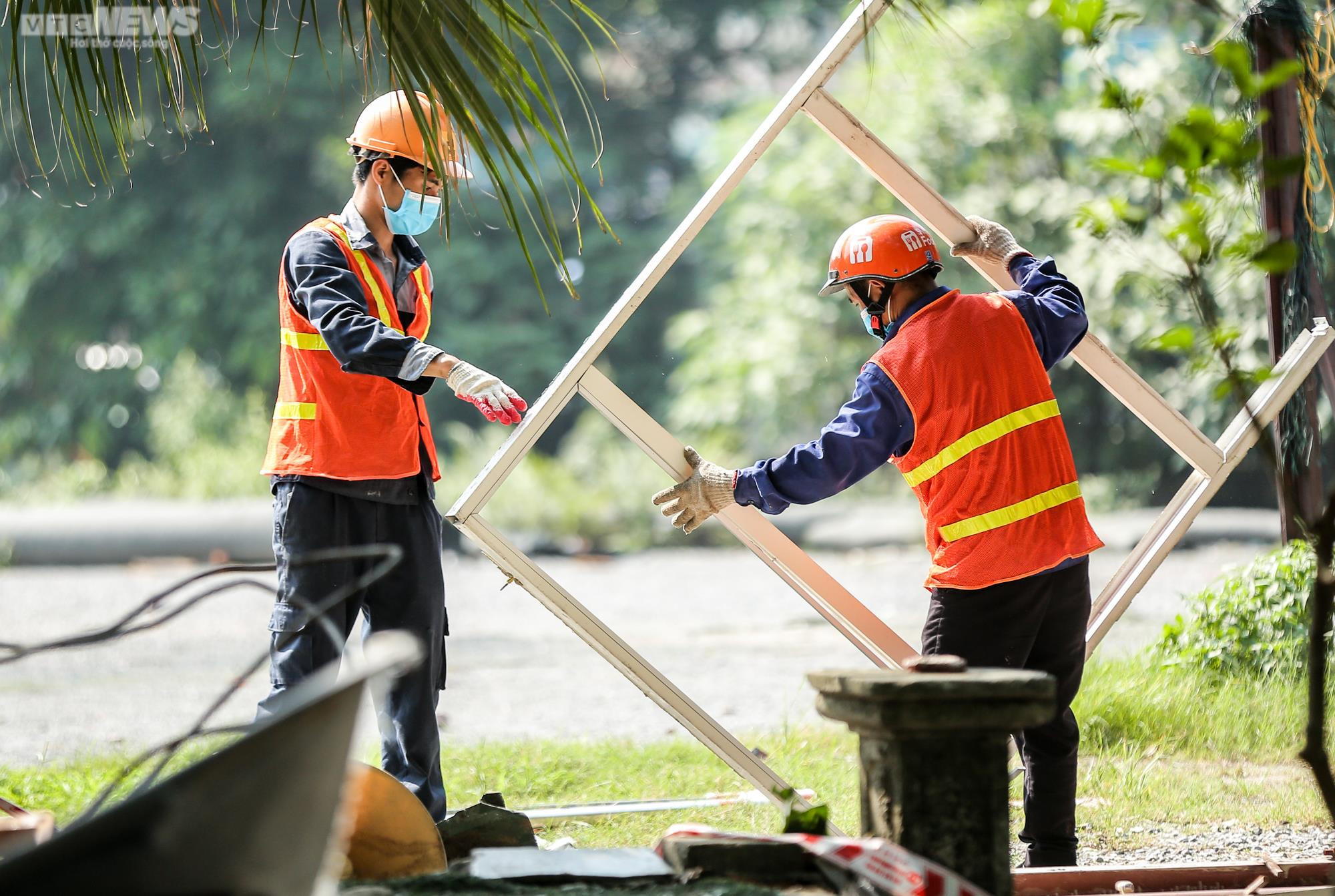 Tháo dỡ hàng loạt công trình sai phạm ở Công viên Tuổi trẻ Thủ đô - 7