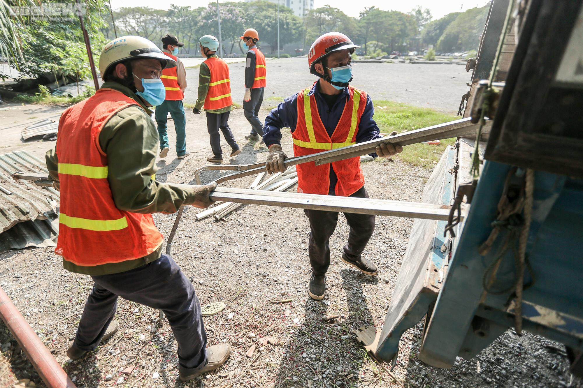 Tháo dỡ hàng loạt công trình sai phạm ở Công viên Tuổi trẻ Thủ đô - 10