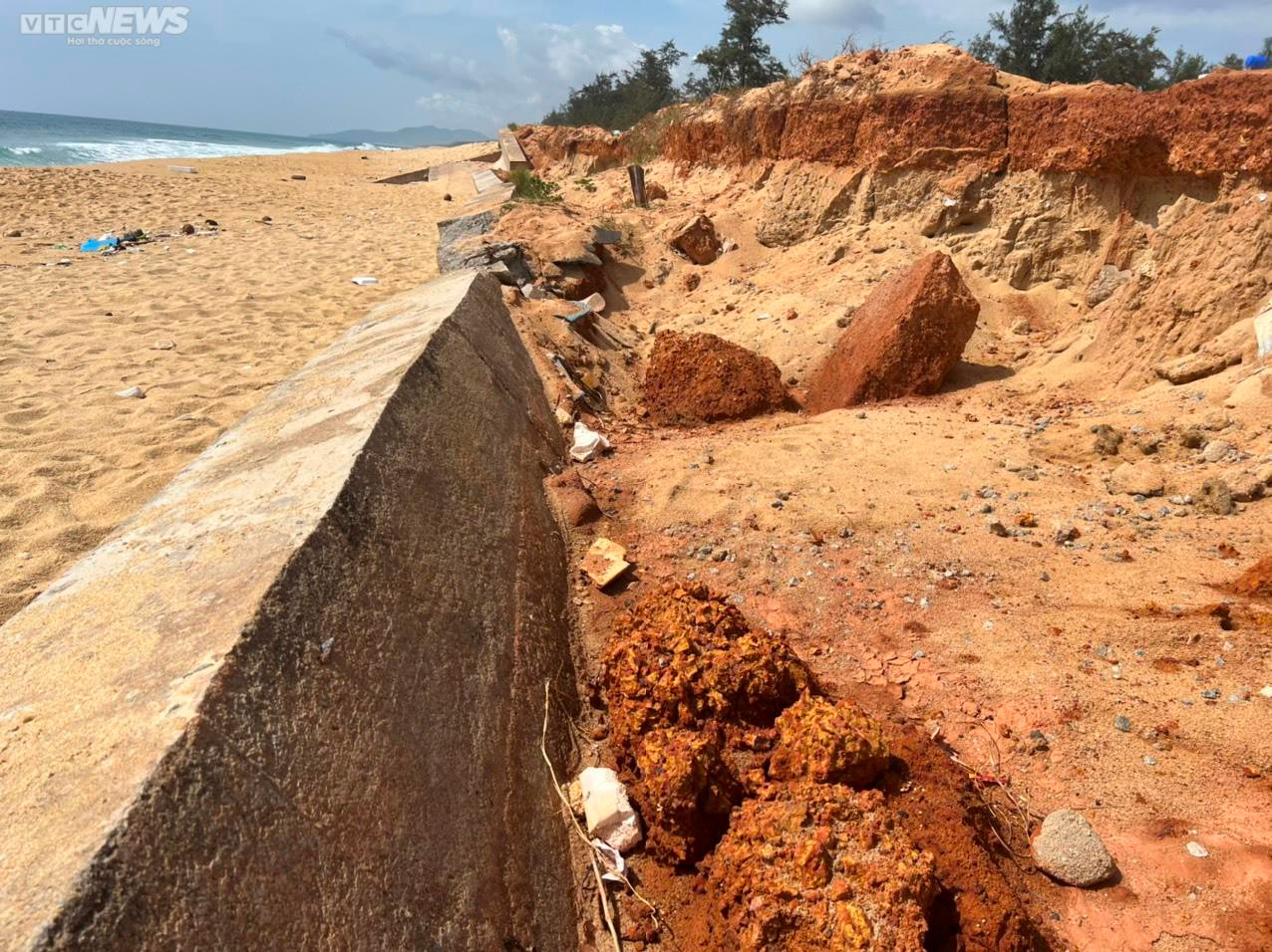 Sau 5 năm kết luận sai phạm, kè biển gần 80 tỷ ở Bình Định 'tan nát vẫn nát tan' - 1