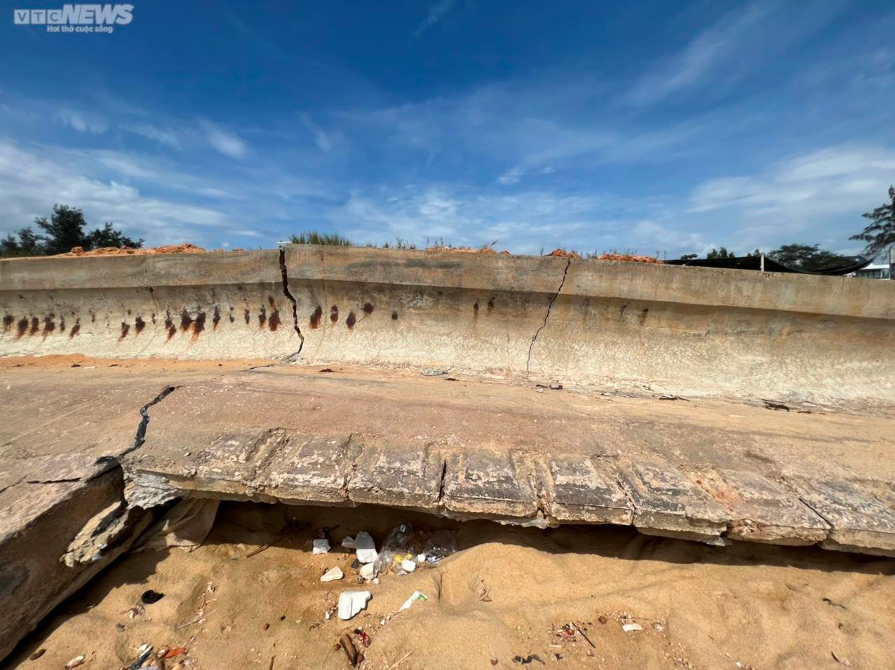 Sau 5 năm kết luận sai phạm, kè biển gần 80 tỷ ở Bình Định 'tan nát vẫn nát tan' - 9