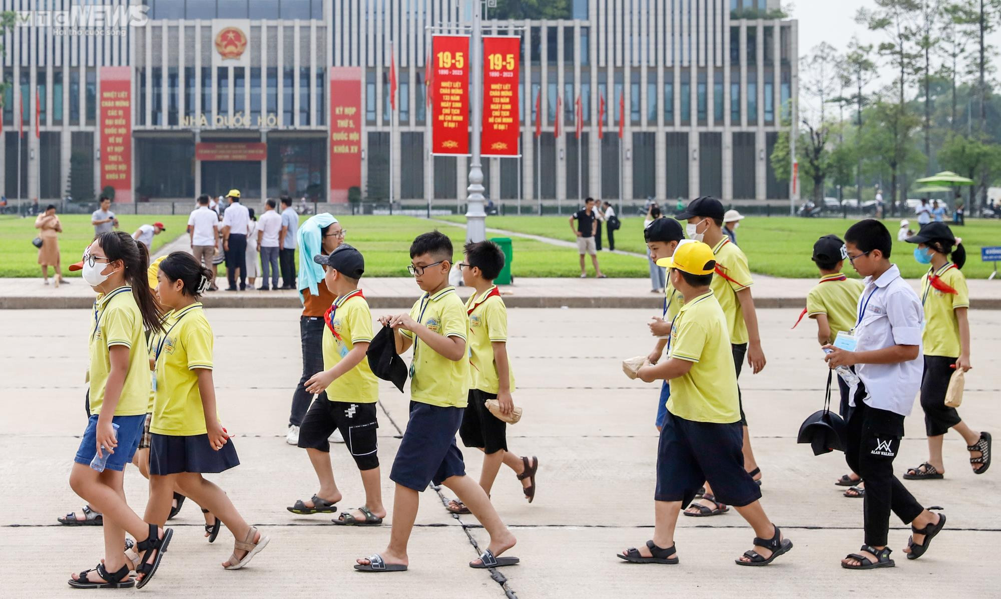 Dòng người xếp hàng vào Lăng viếng Chủ tịch Hồ Chí Minh - 8