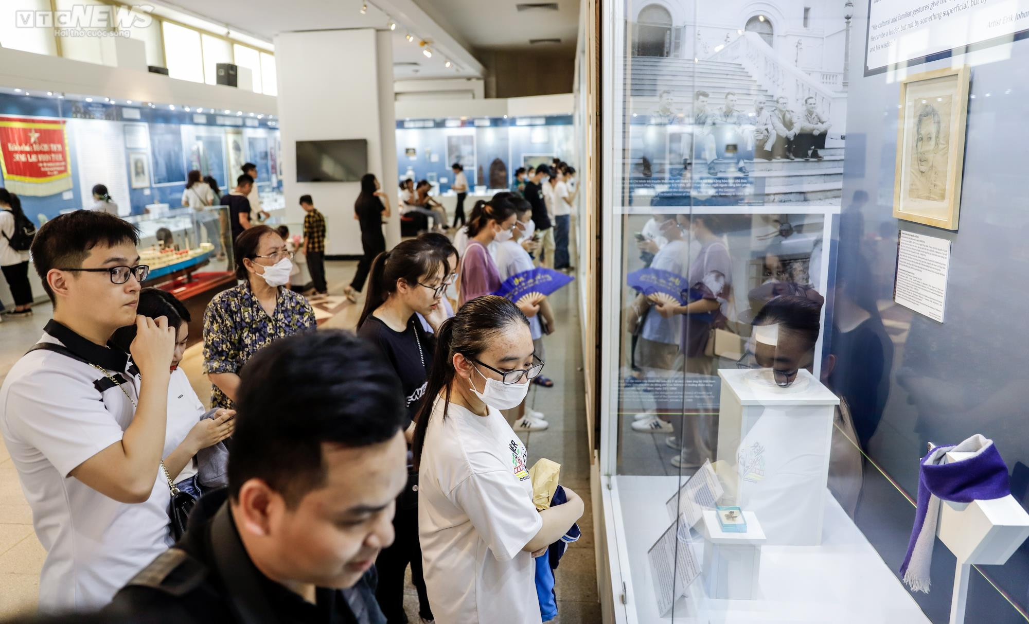 Dòng người xếp hàng vào Lăng viếng Chủ tịch Hồ Chí Minh - 12