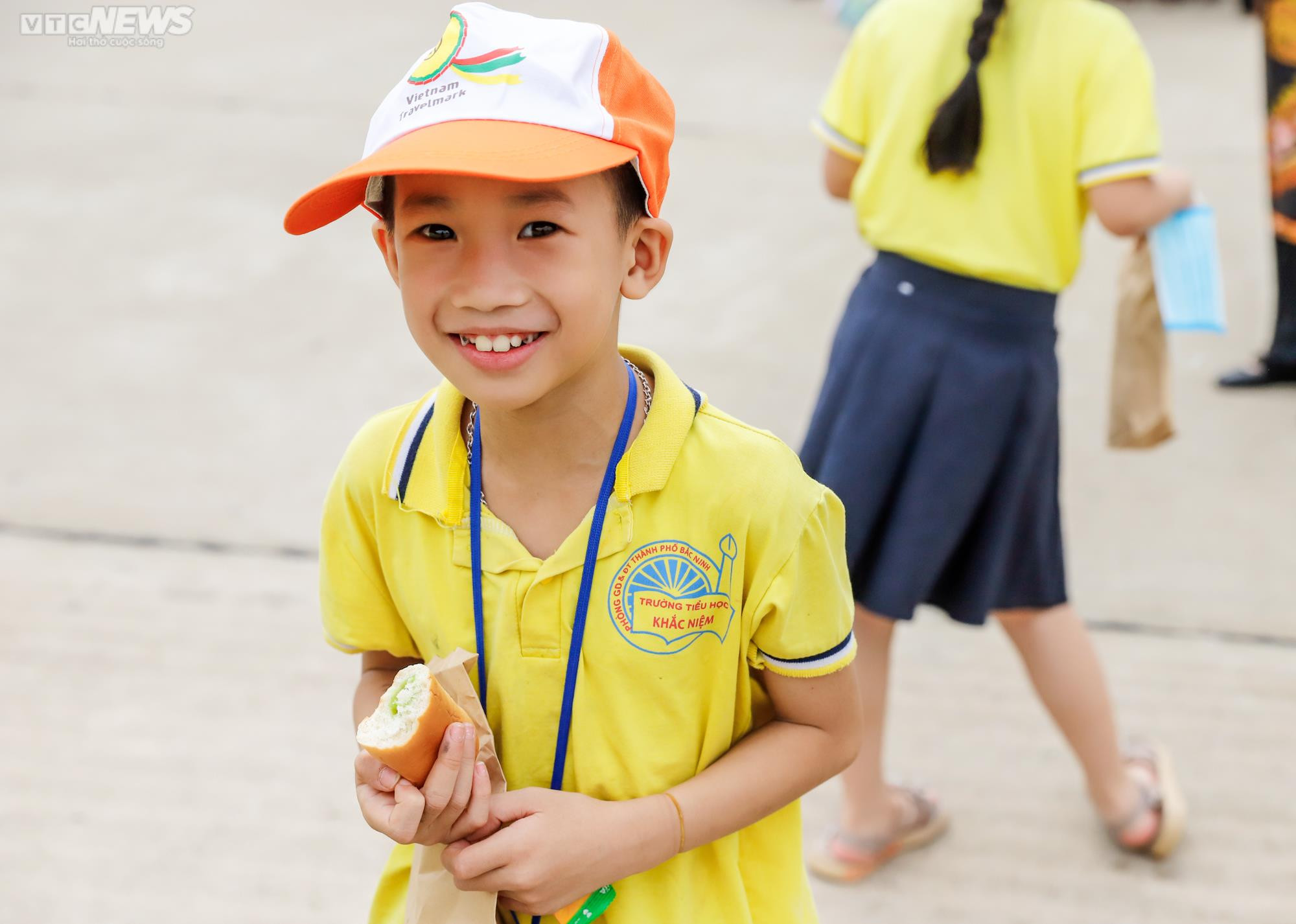 Dòng người xếp hàng vào Lăng viếng Chủ tịch Hồ Chí Minh - 7