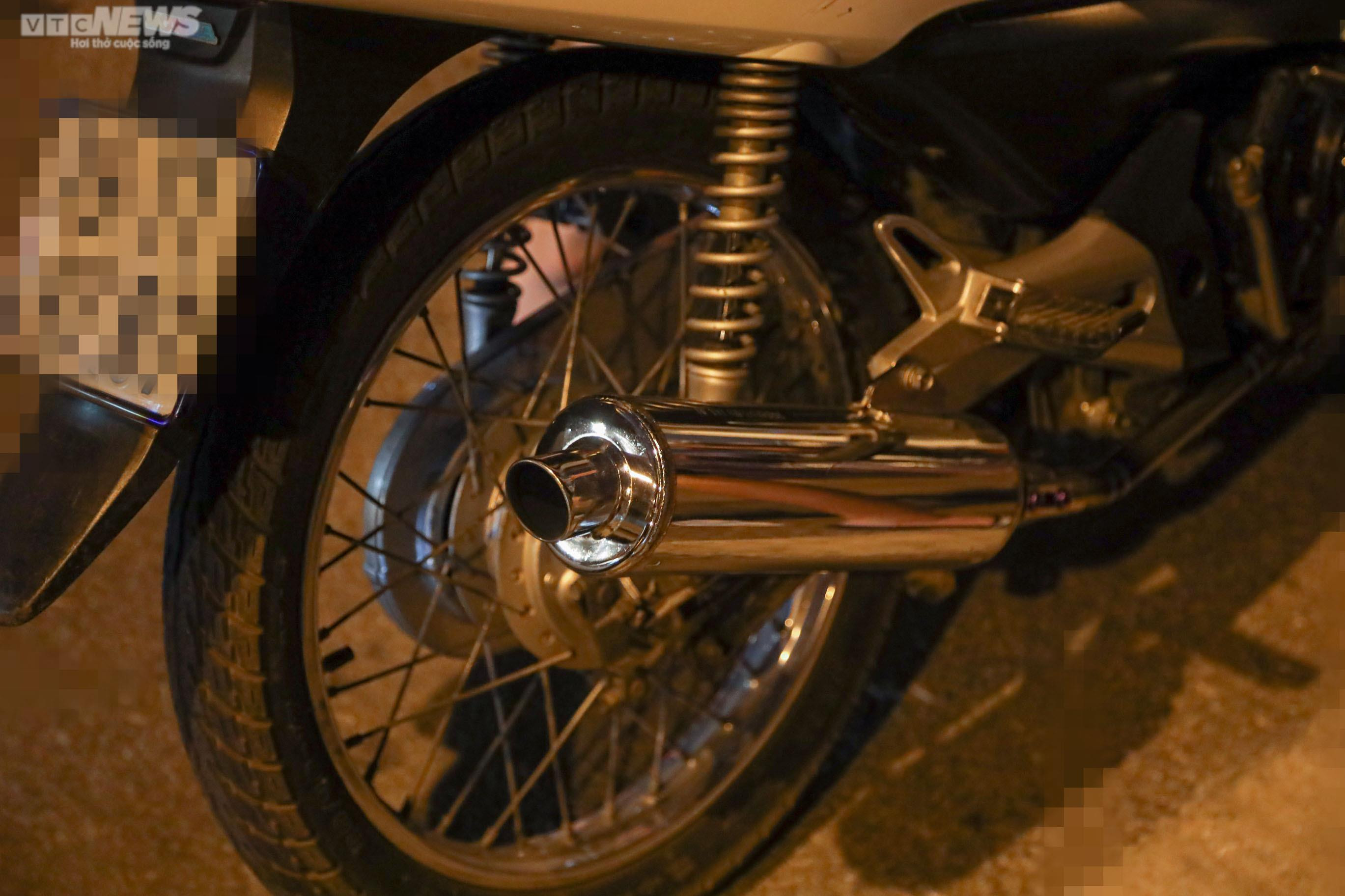 Cảnh sát hóa trang vây bắt 'quái xế' đua xe, nẹt pô gây náo loạn phố Hà Nội - 14