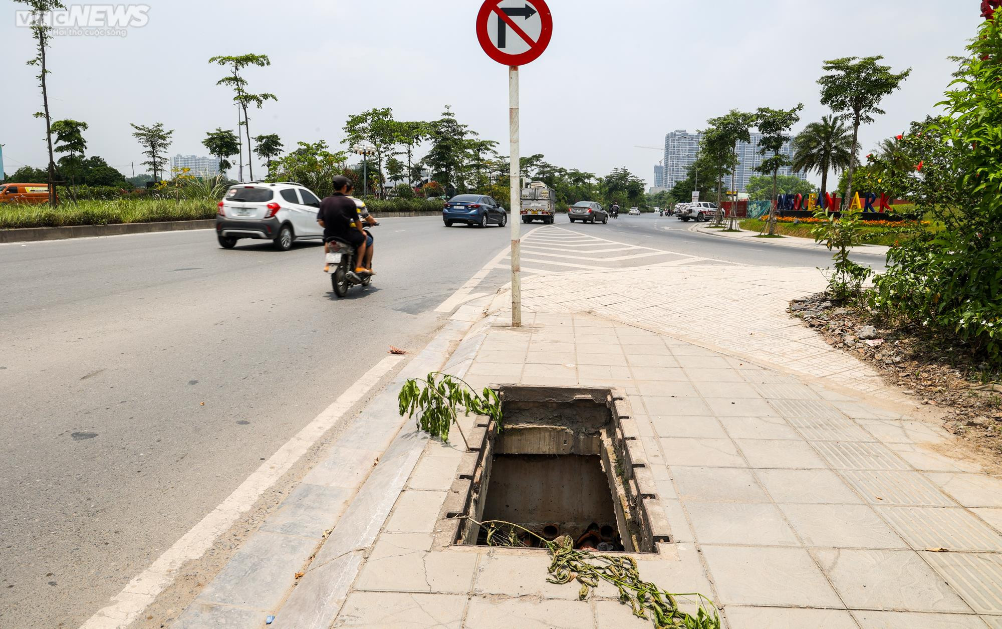 Hơn 40 hố ga mất nắp ‘bẫy’ người đi đường ở Hà Nội - 2