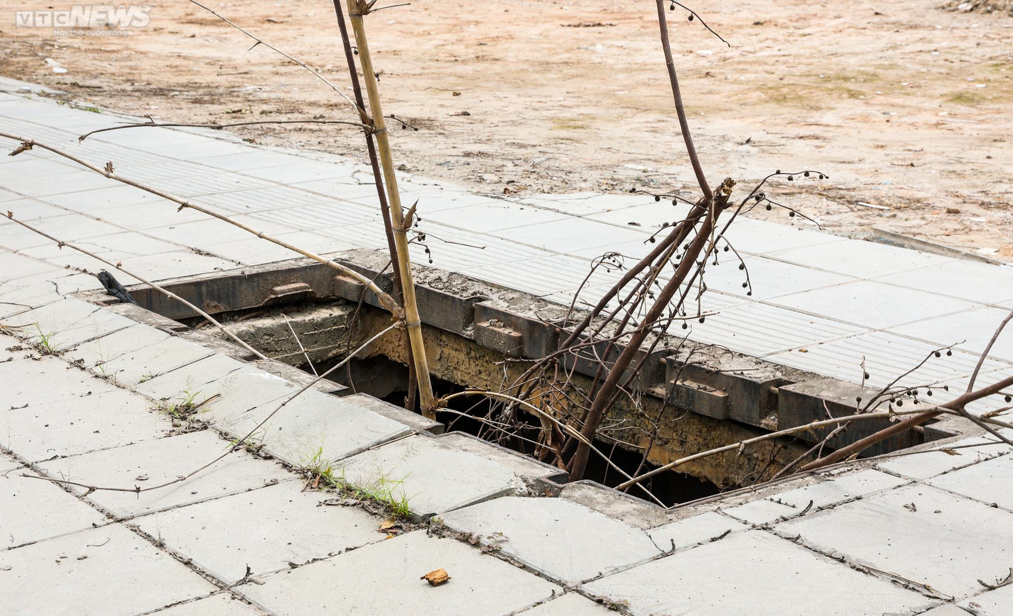 Hơn 40 hố ga mất nắp ‘bẫy’ người đi đường ở Hà Nội - 3