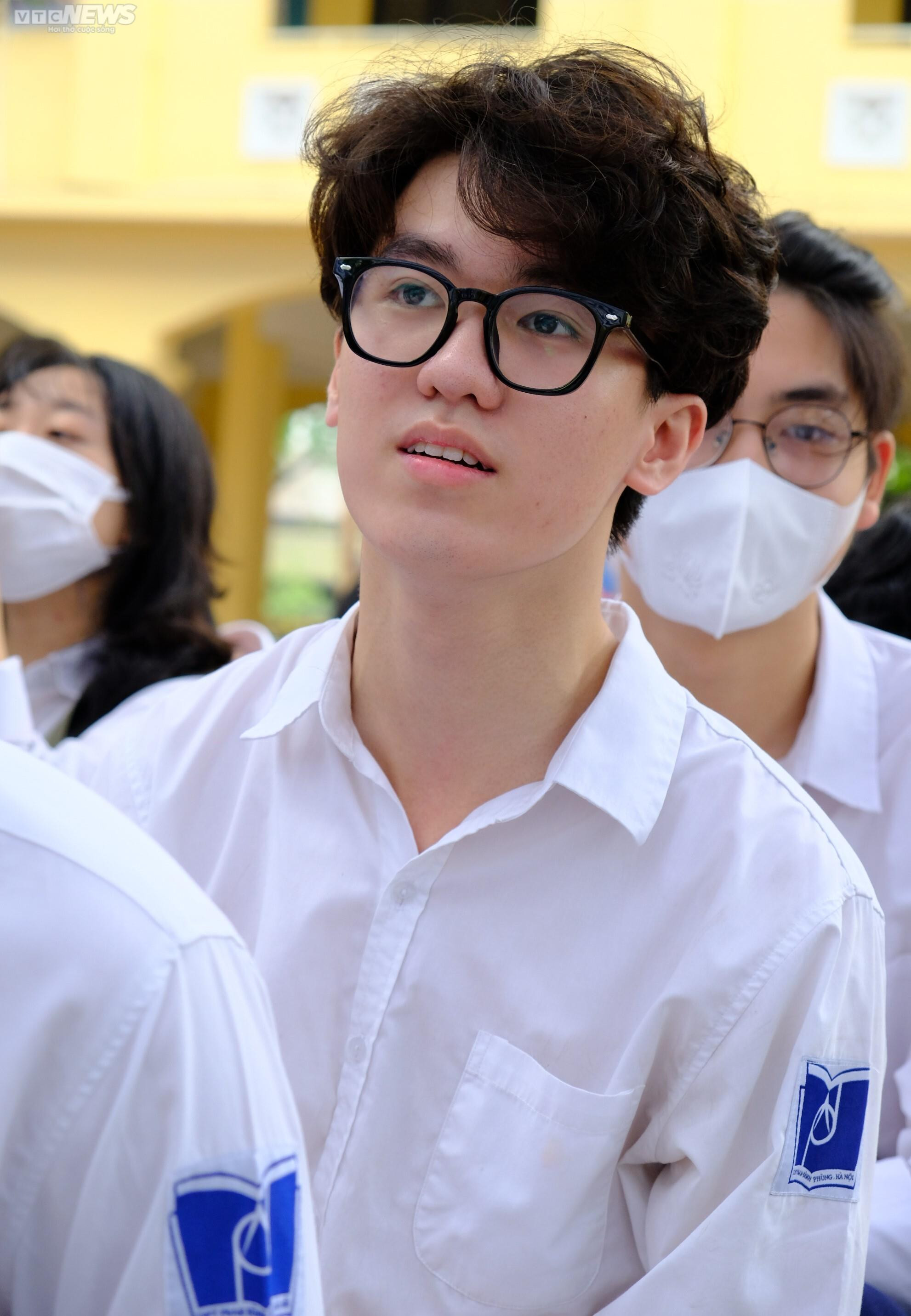 Nữ sinh Hà Nội đẹp cuốn hút trong lễ bế giảng - 10