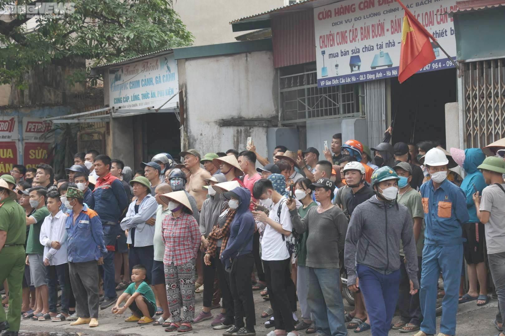 Hà Nội: Hiện trường vụ cháy ngùn ngụt cơ sở sửa chữa lốp ô tô và 2 nhà liền kề - 13