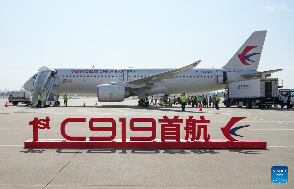 Bên trong máy bay chở khách đầu tiên do Trung Quốc sản xuất - 3