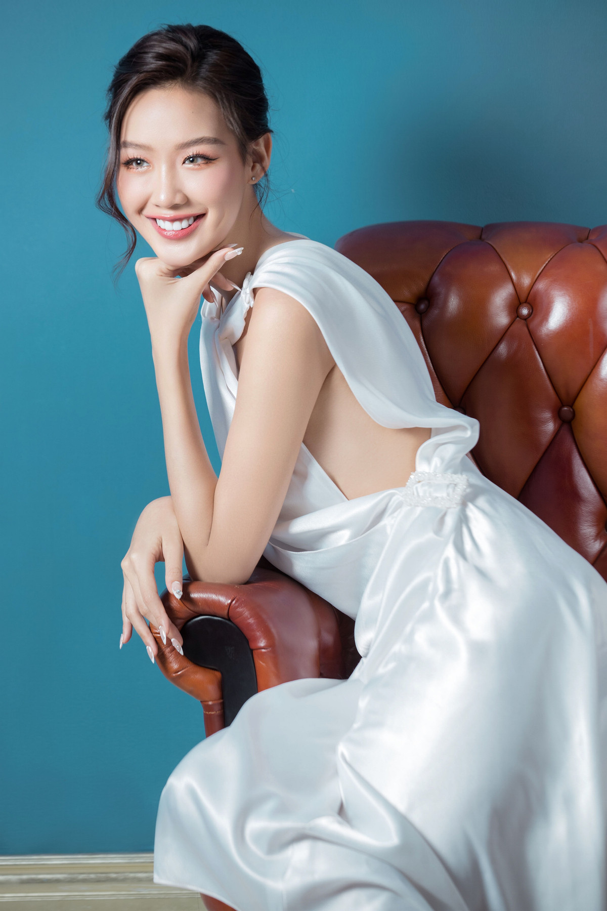 Nhan sắc Hoa hậu từng bị chê chiều cao ngoại cỡ, thân hình mỏng giờ ra sao? - 6