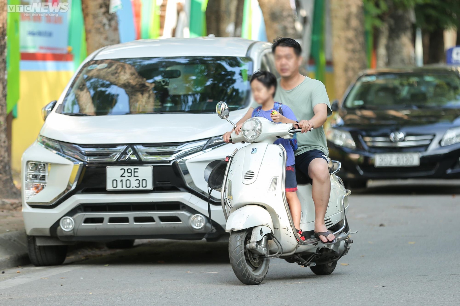 Nguy hiểm rình rập khi cho trẻ nhỏ ngồi trước xe máy - 9