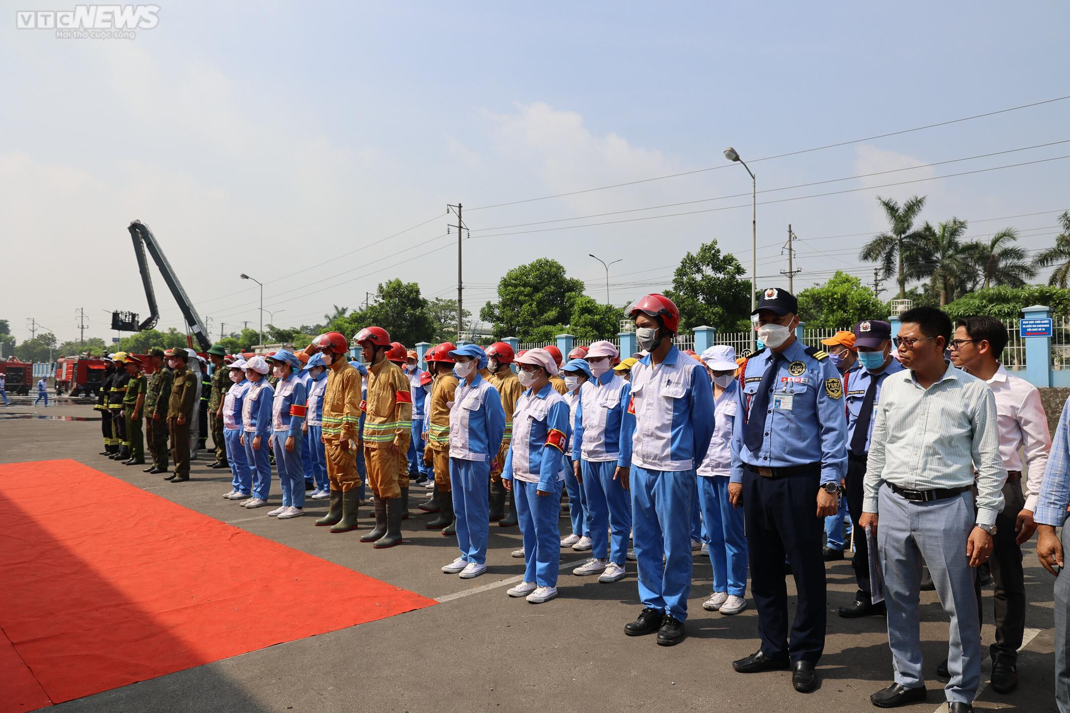 Hà Nội: Diễn tập phương án chữa cháy, tìm kiếm cứu nạn ở KCN Quang Minh - 12