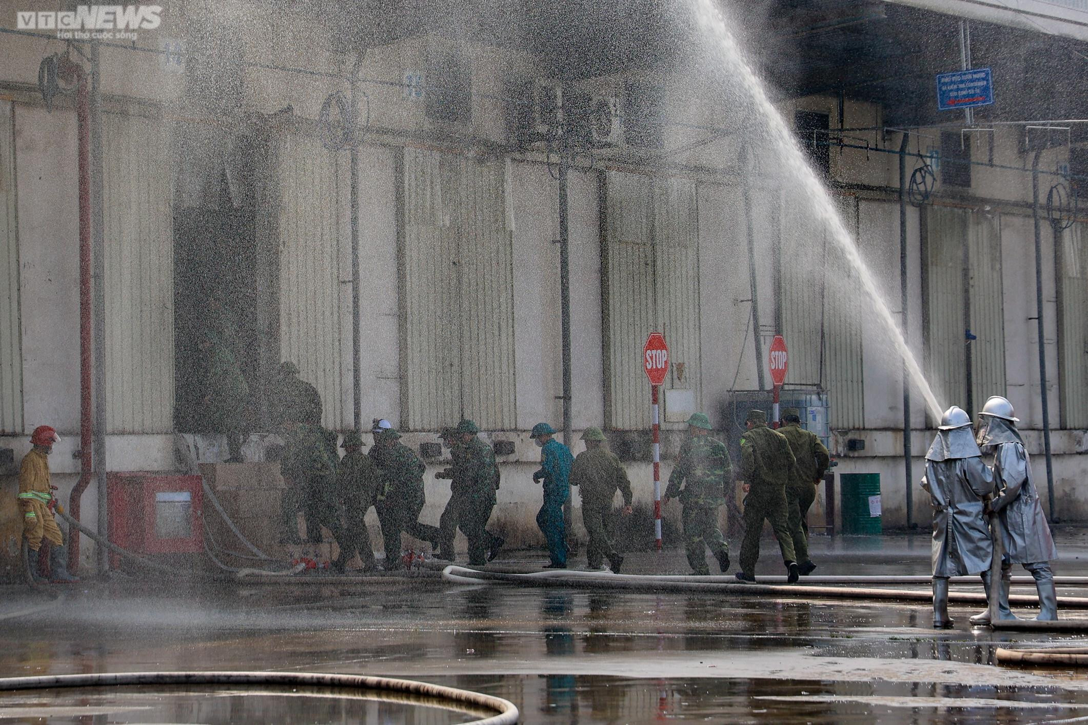 Hà Nội: Diễn tập phương án chữa cháy, tìm kiếm cứu nạn ở KCN Quang Minh - 8