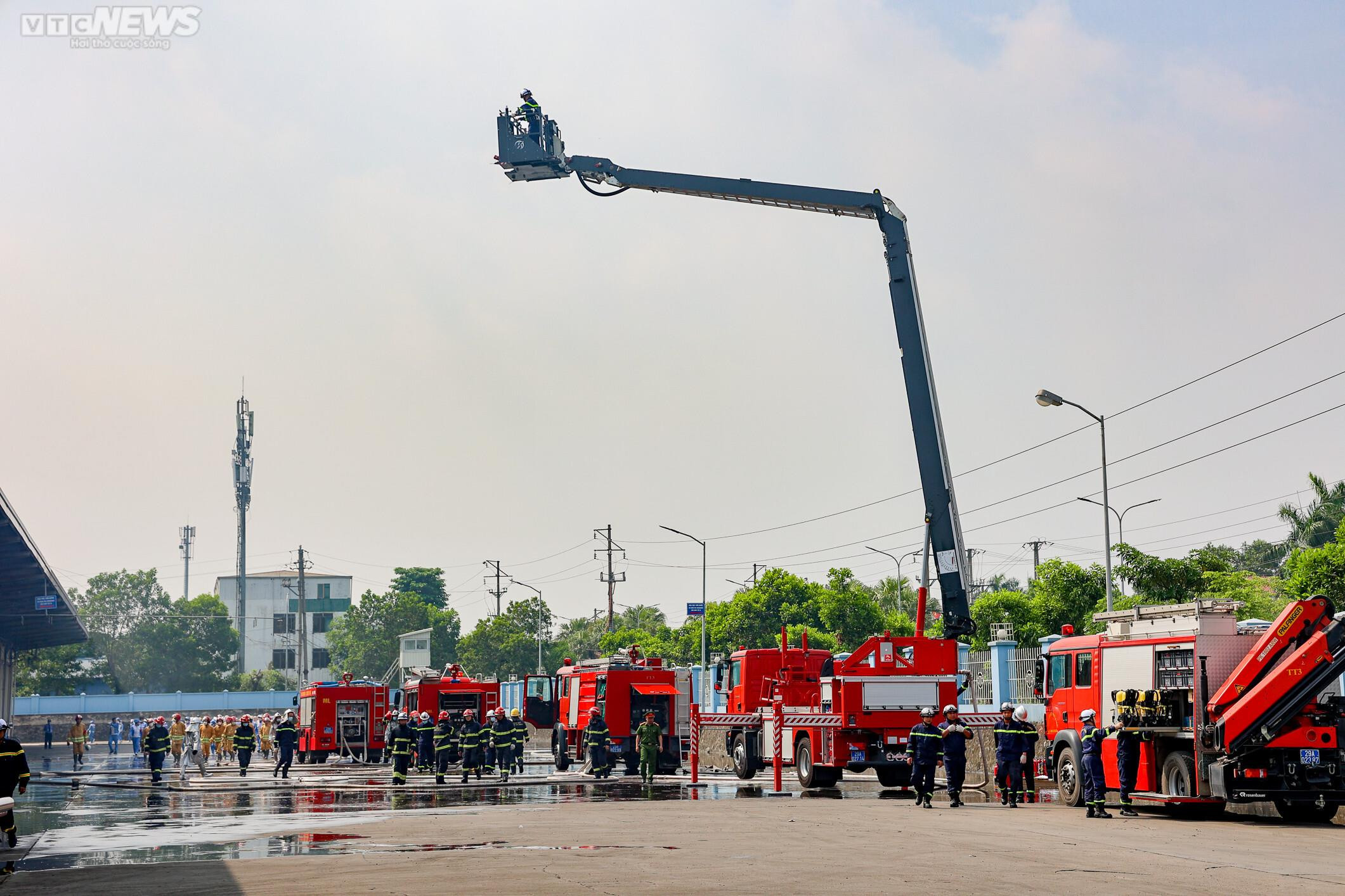 Hà Nội: Diễn tập phương án chữa cháy, tìm kiếm cứu nạn ở KCN Quang Minh - 9