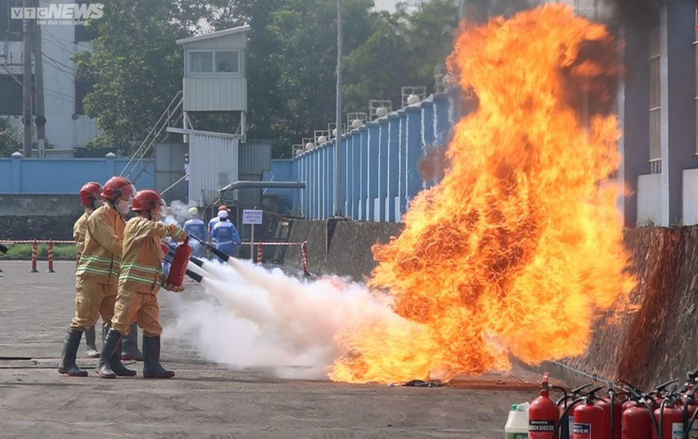 Hà Nội: Diễn tập phương án chữa cháy, tìm kiếm cứu nạn ở KCN Quang Minh - 5