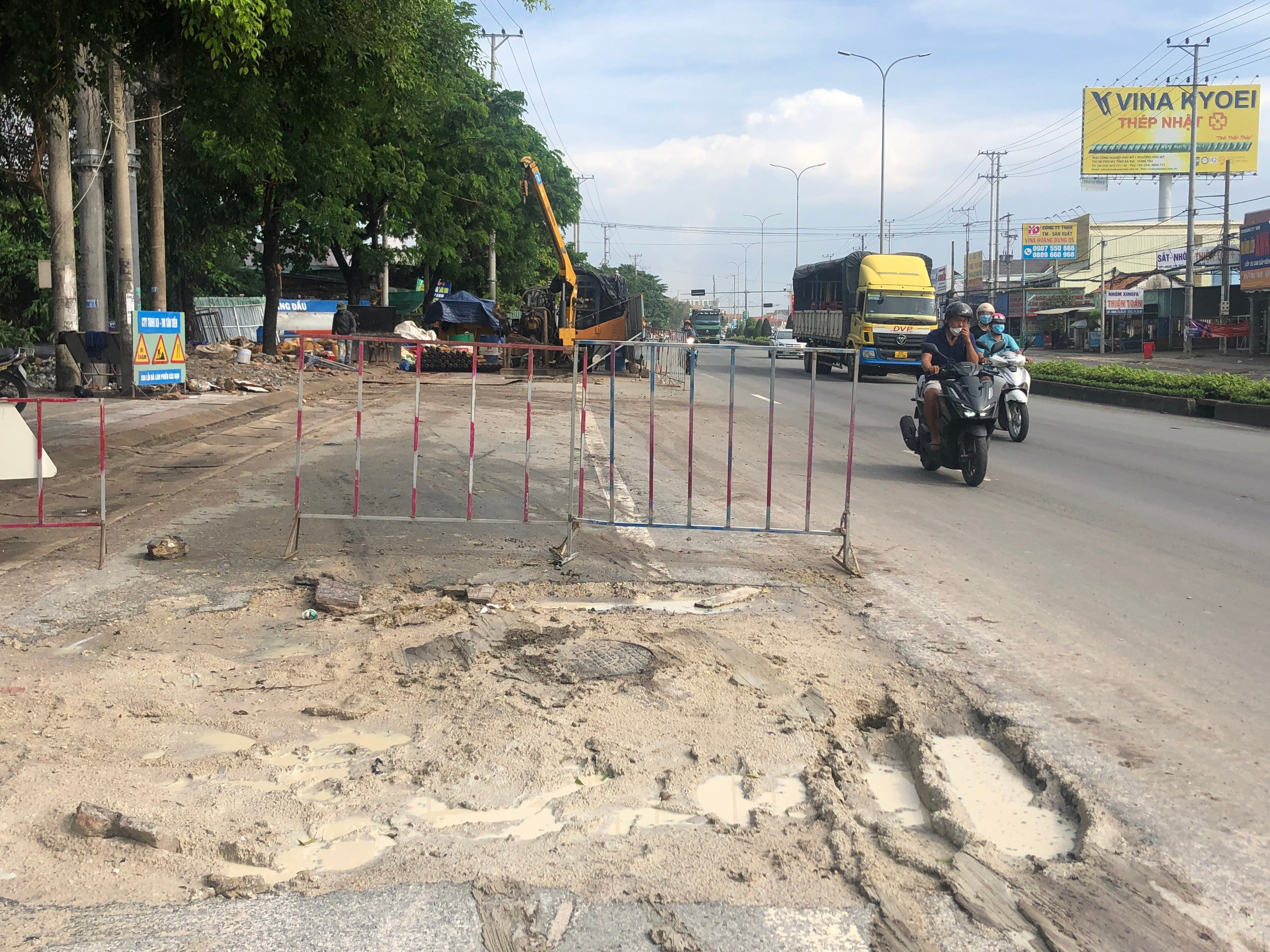 Bà Rịa - Vũng Tàu: Loạt ổ gà ‘bẫy' người đi đường trên quốc lộ 51 - 4