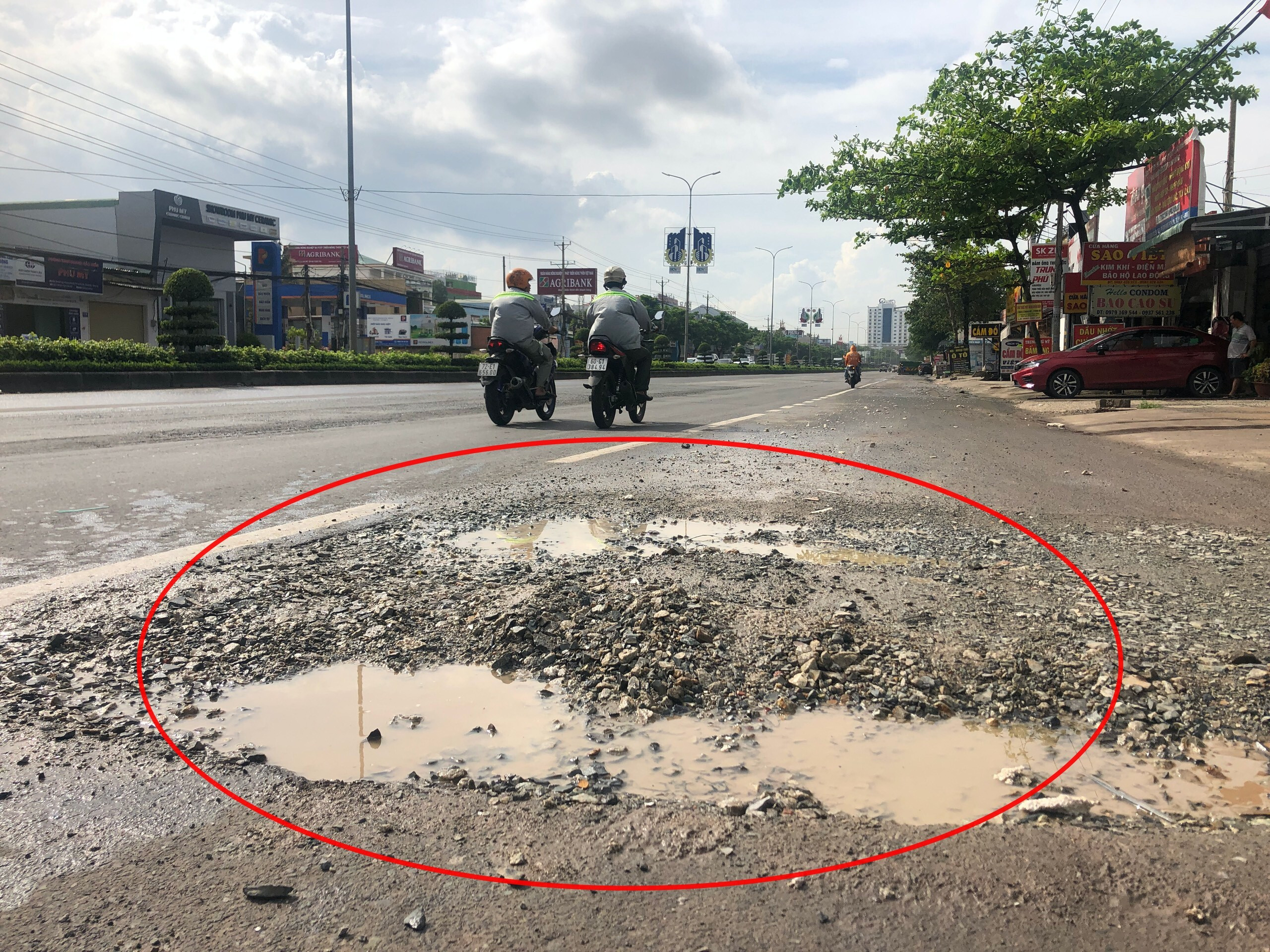 Bà Rịa - Vũng Tàu: Loạt ổ gà ‘bẫy' người đi đường trên quốc lộ 51 - 1