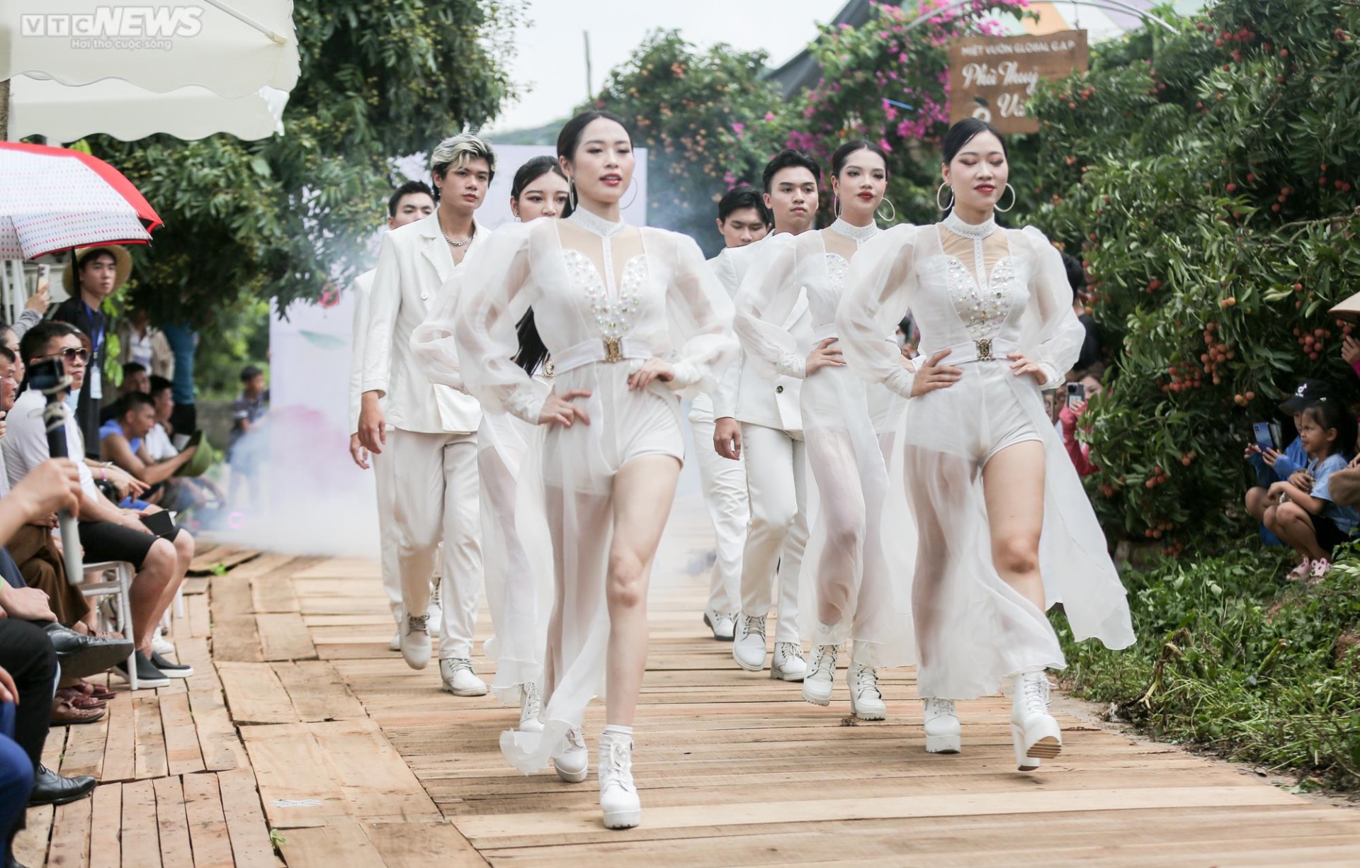 Độc đáo show thời trang chủ đề tôn vinh vải thiều Bắc Giang - 5