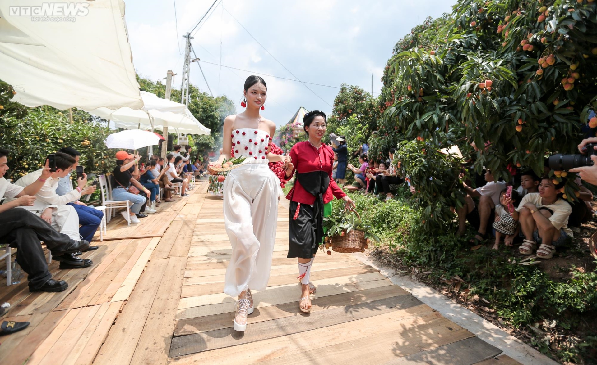 Độc đáo show thời trang chủ đề tôn vinh vải thiều Bắc Giang - 11