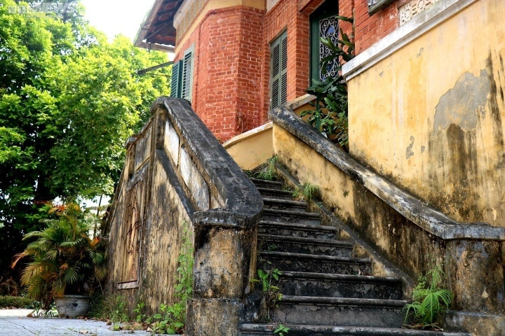 Cận cảnh loạt nhà công sản bỏ hoang trên khu đất vàng trung tâm TP Huế - 4