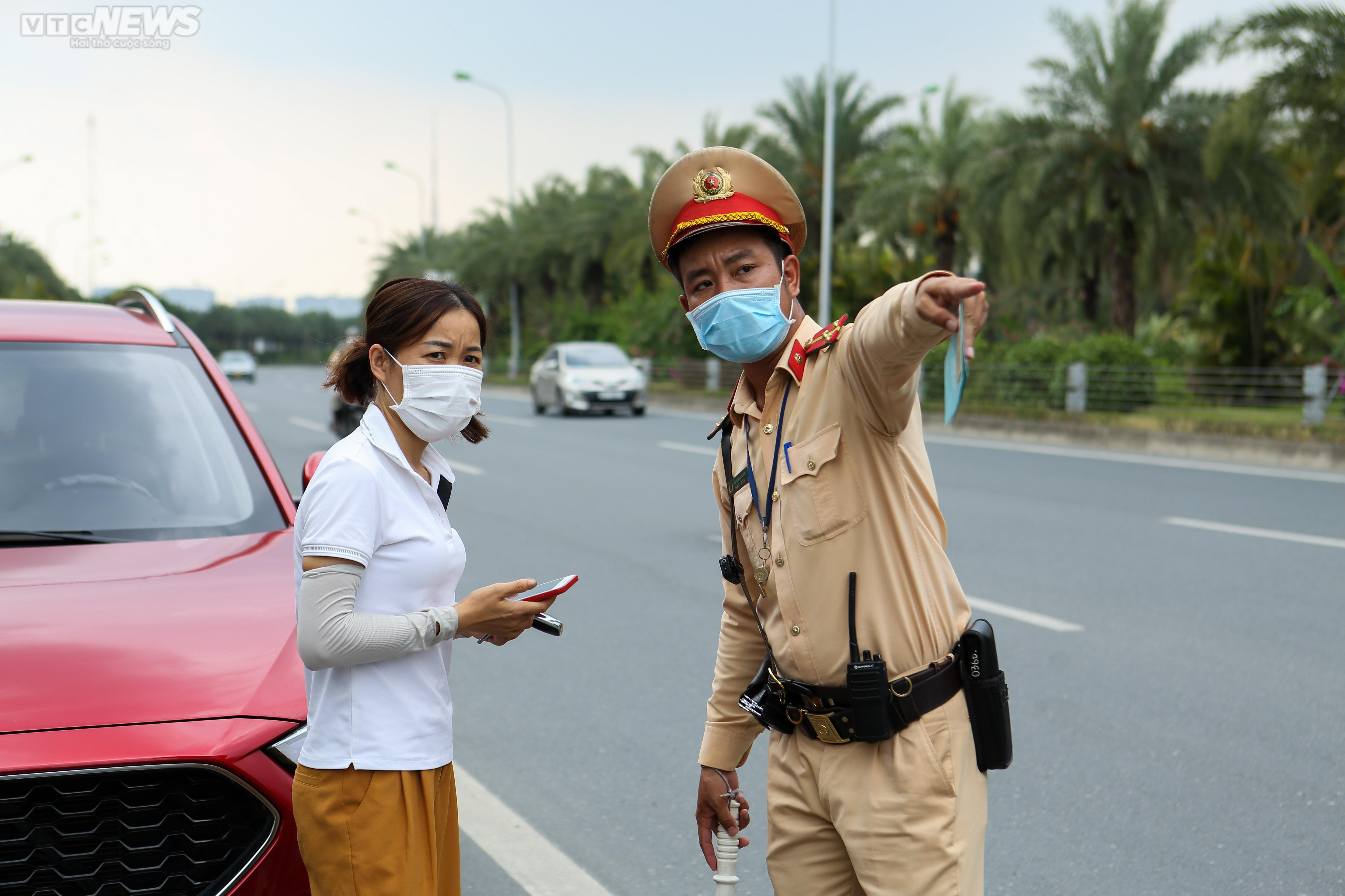 Bị CSGT dừng xe, người vi phạm gọi điện cầu cứu nhưng bất thành - 3