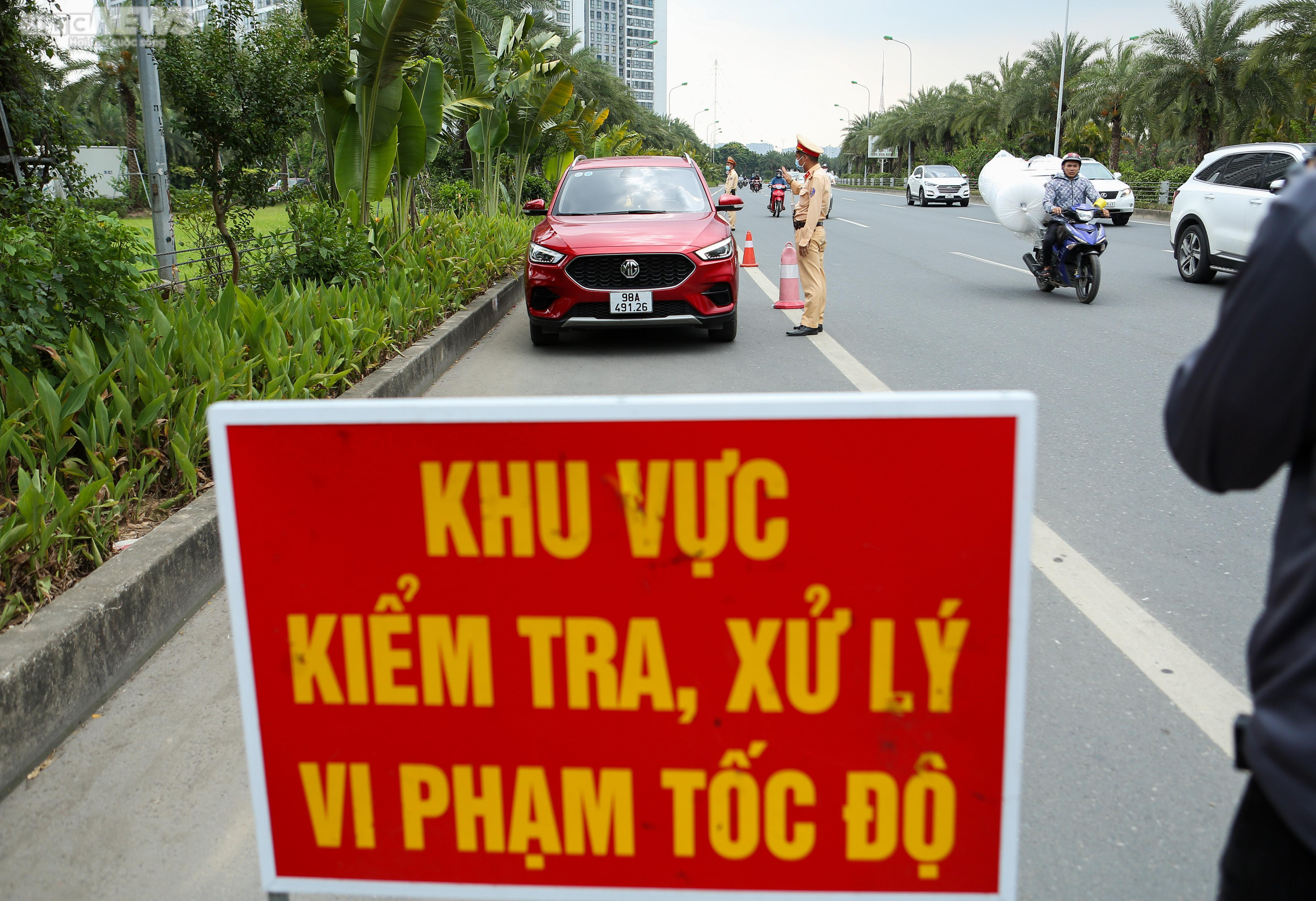 Bị CSGT dừng xe, người vi phạm gọi điện cầu cứu nhưng bất thành - 4