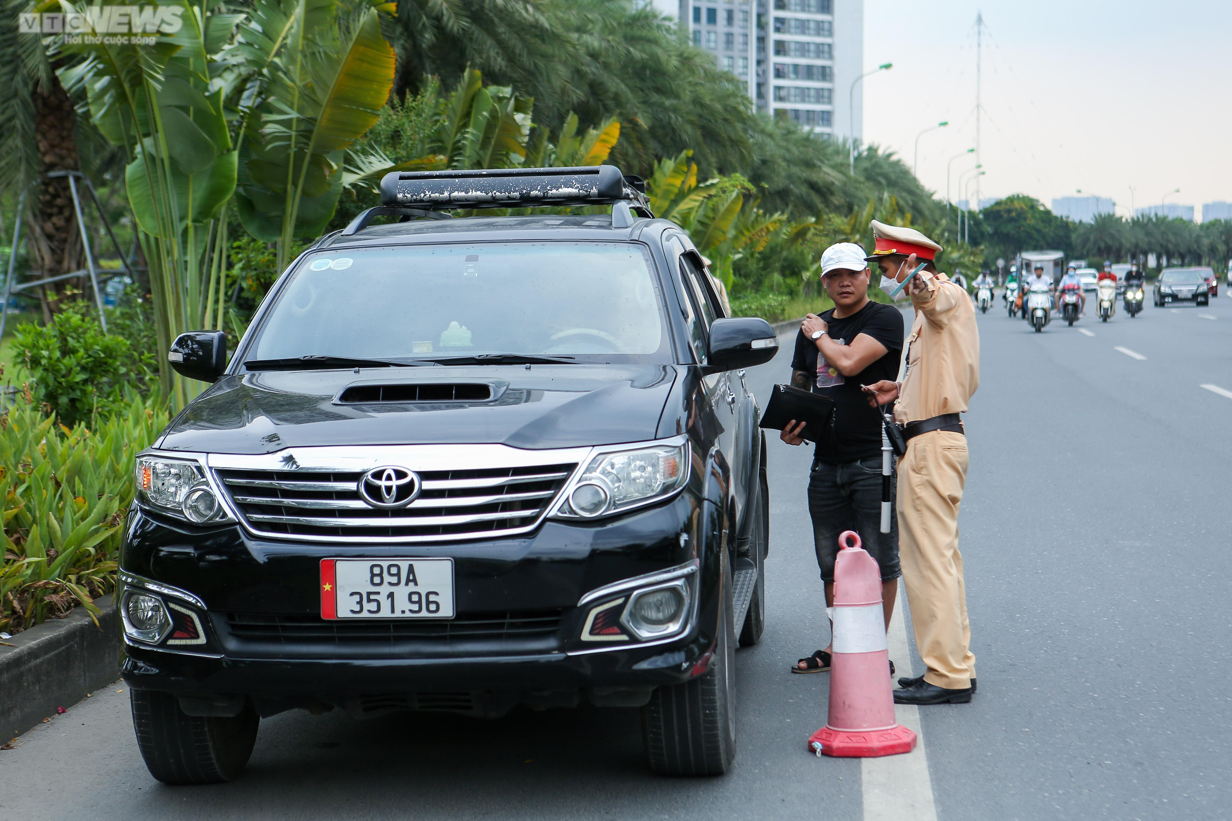 Bị CSGT dừng xe, người vi phạm gọi điện cầu cứu nhưng bất thành - 8