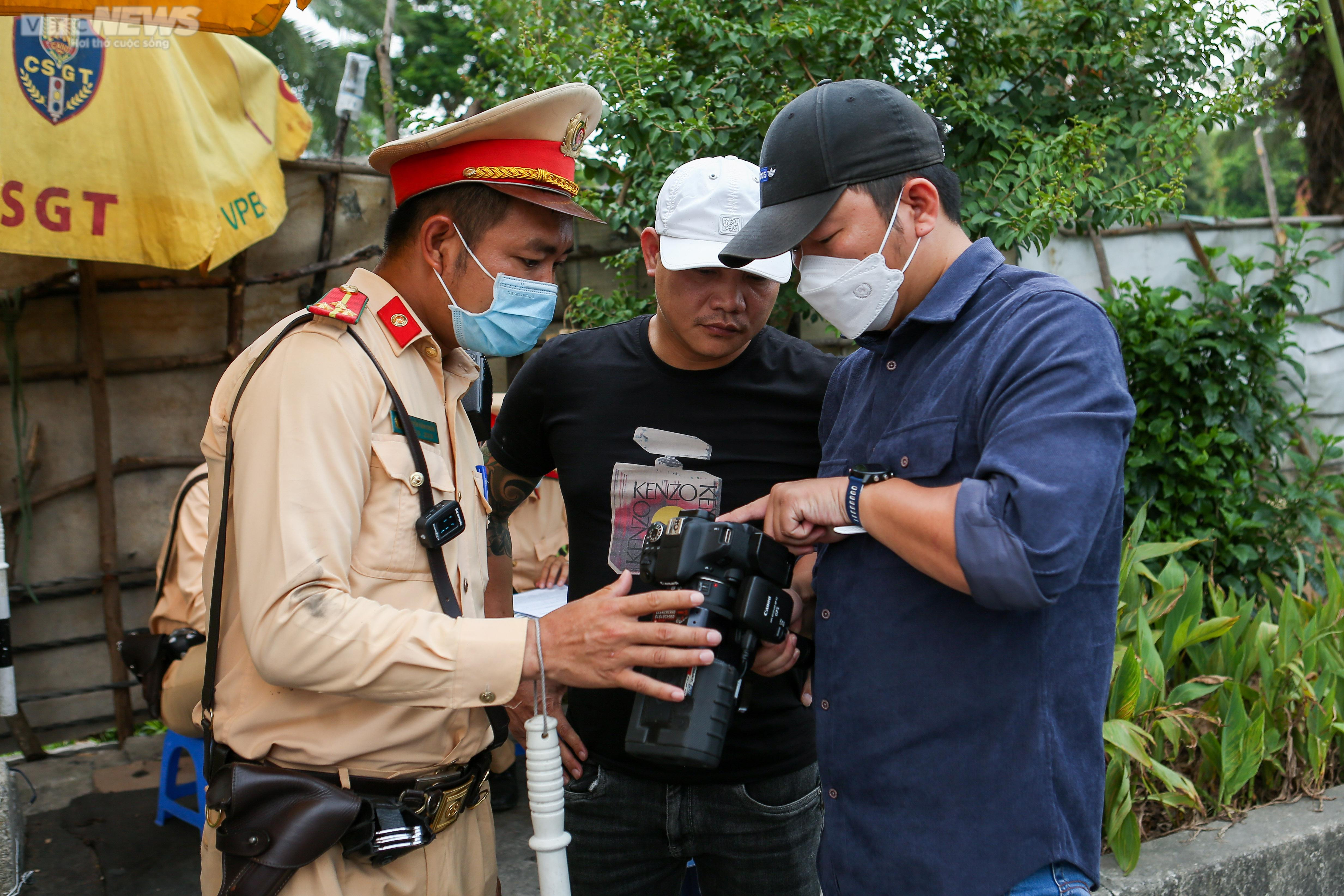 Bị CSGT dừng xe, người vi phạm gọi điện cầu cứu nhưng bất thành - 9