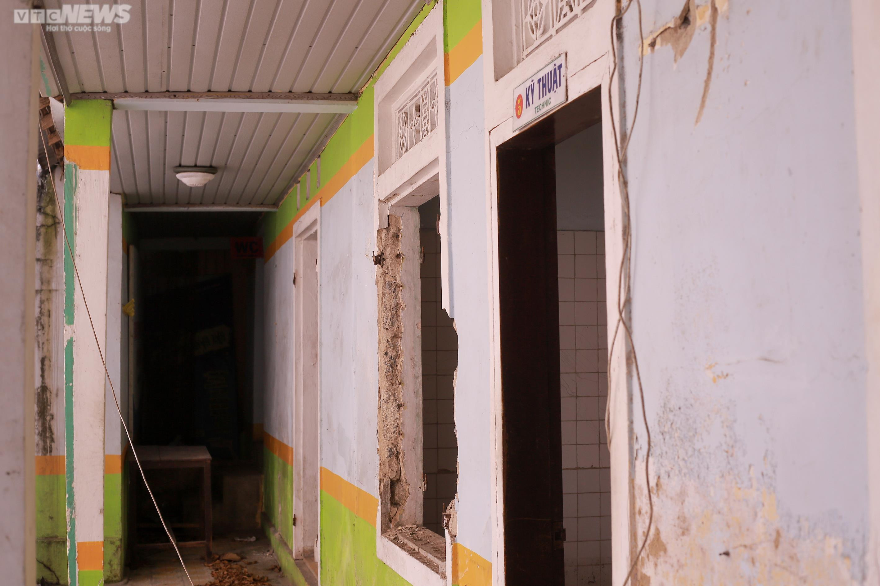 Cận cảnh loạt nhà công sản bỏ hoang trên khu đất vàng trung tâm TP Huế - 12