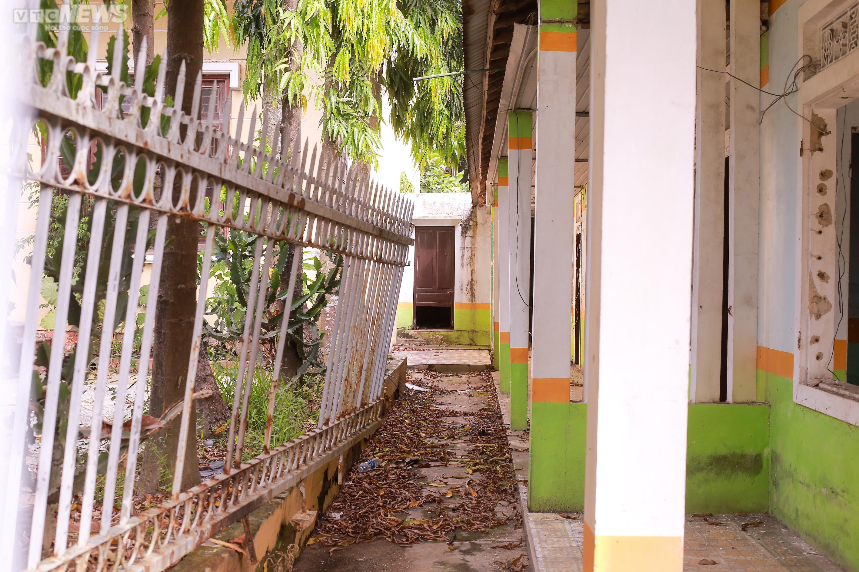 Cận cảnh loạt nhà công sản bỏ hoang trên khu đất vàng trung tâm TP Huế - 11