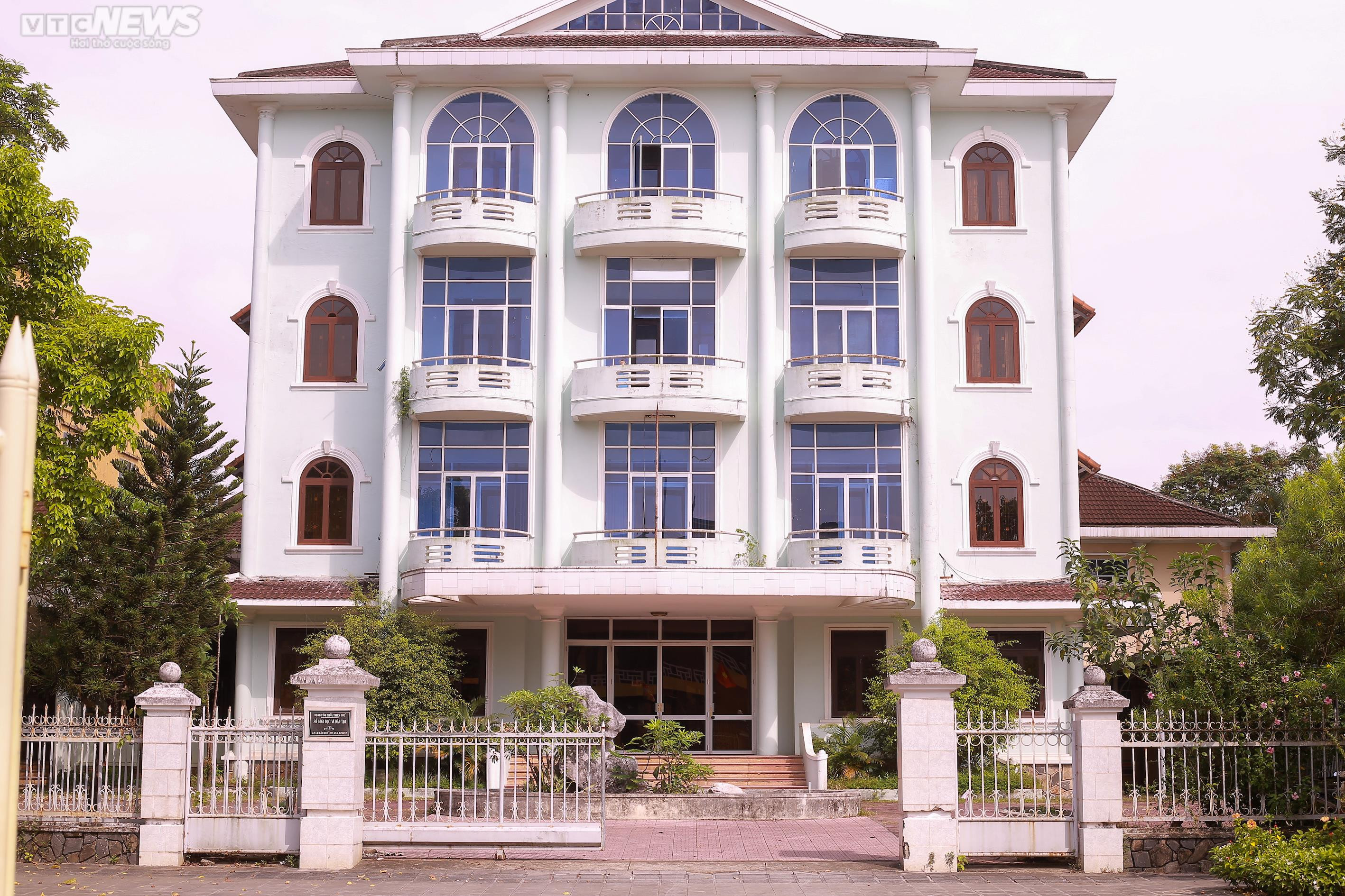 Cận cảnh loạt nhà công sản bỏ hoang trên khu đất vàng trung tâm TP Huế - 5