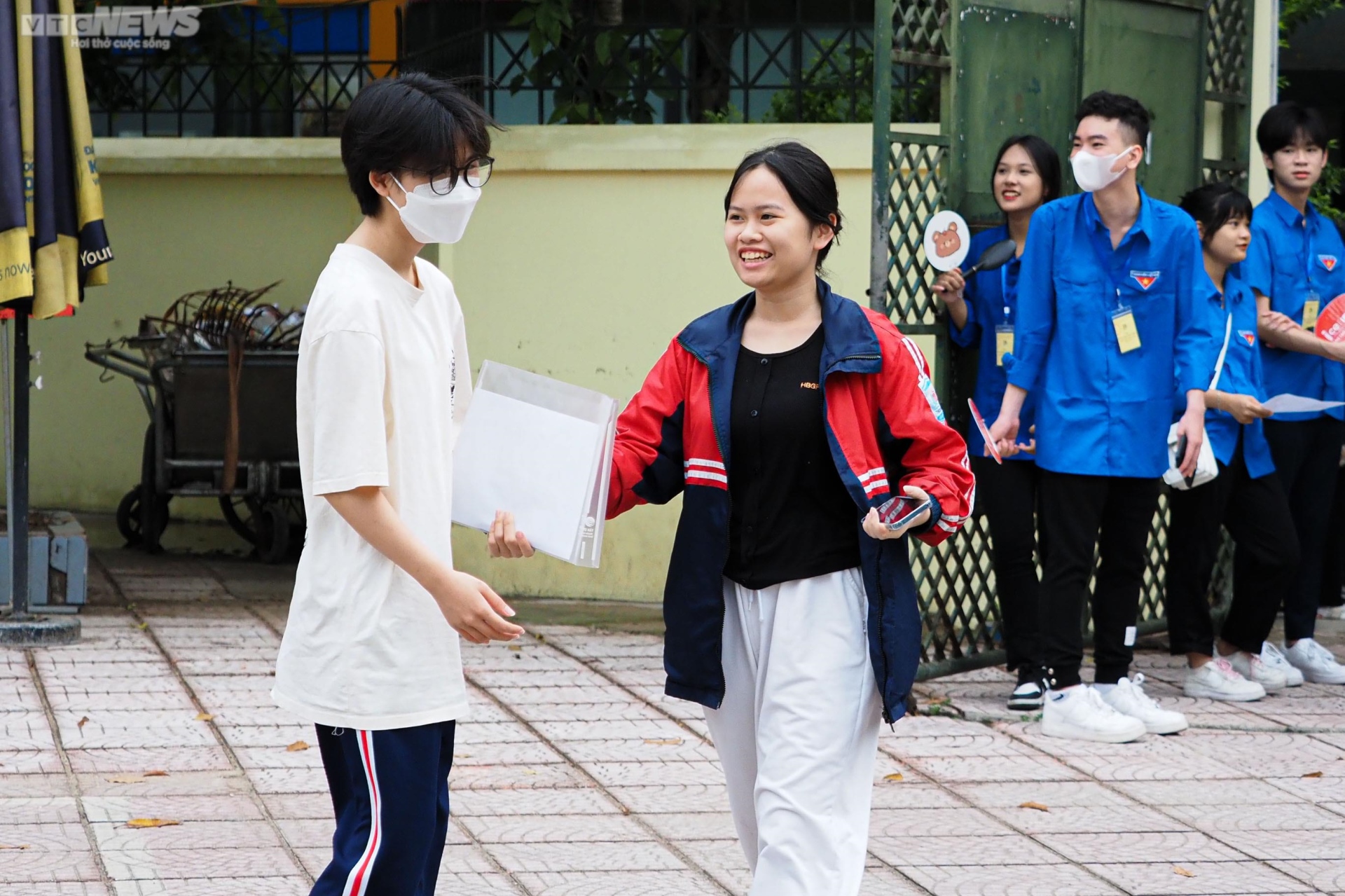 Gần 105.000 thí sinh Hà Nội làm thủ tục dự thi lớp 10  - 5