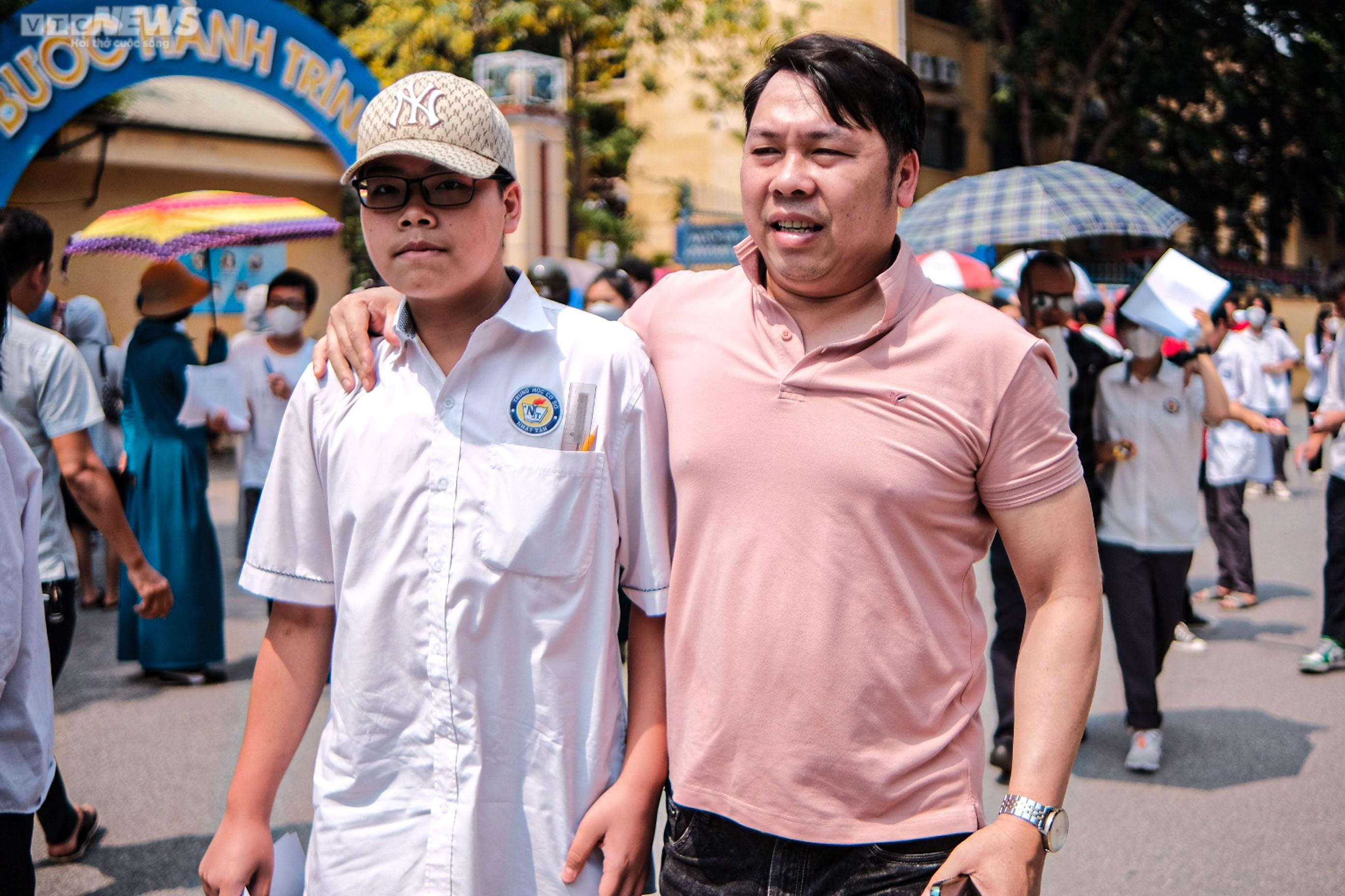 Đề thi môn Ngữ văn vừa sức: Sĩ tử rạng rỡ, phụ huynh vui sướng, bớt nỗi lo - 8