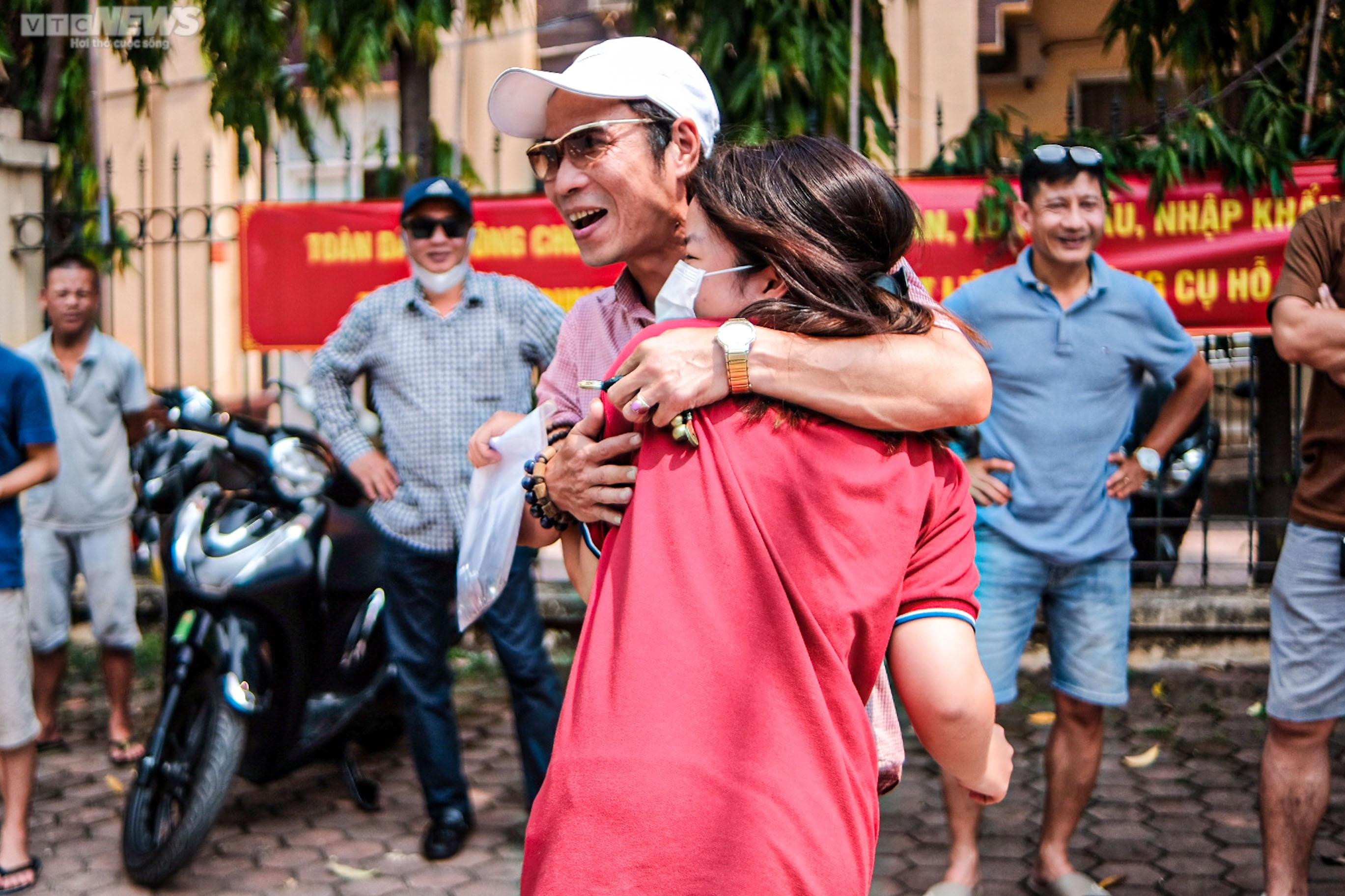 Đề thi môn Ngữ văn vừa sức: Sĩ tử rạng rỡ, phụ huynh vui sướng, bớt nỗi lo - 6