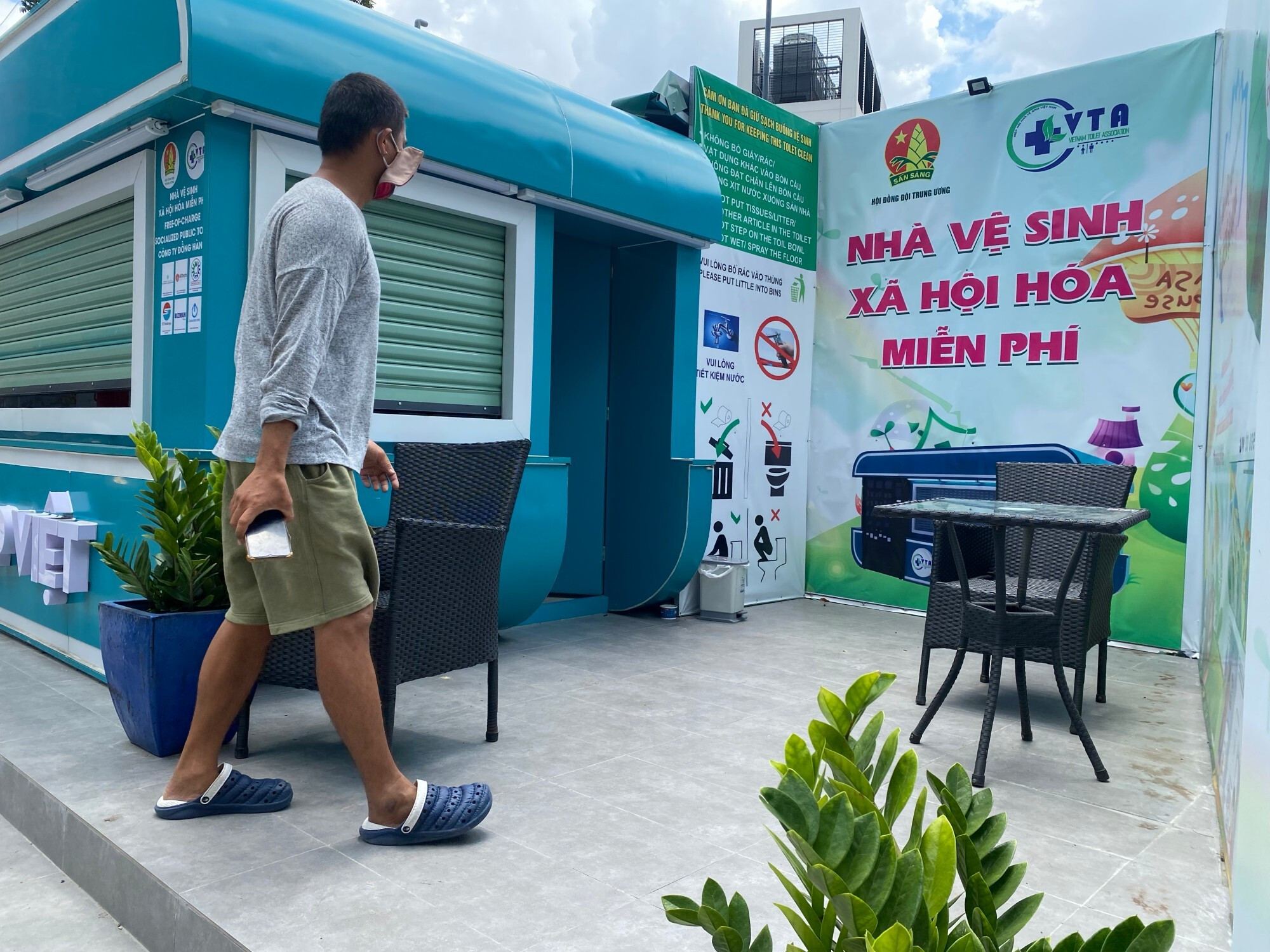 Cận cảnh nhà vệ sinh công cộng ‘5 sao’ ở TP.HCM - 11