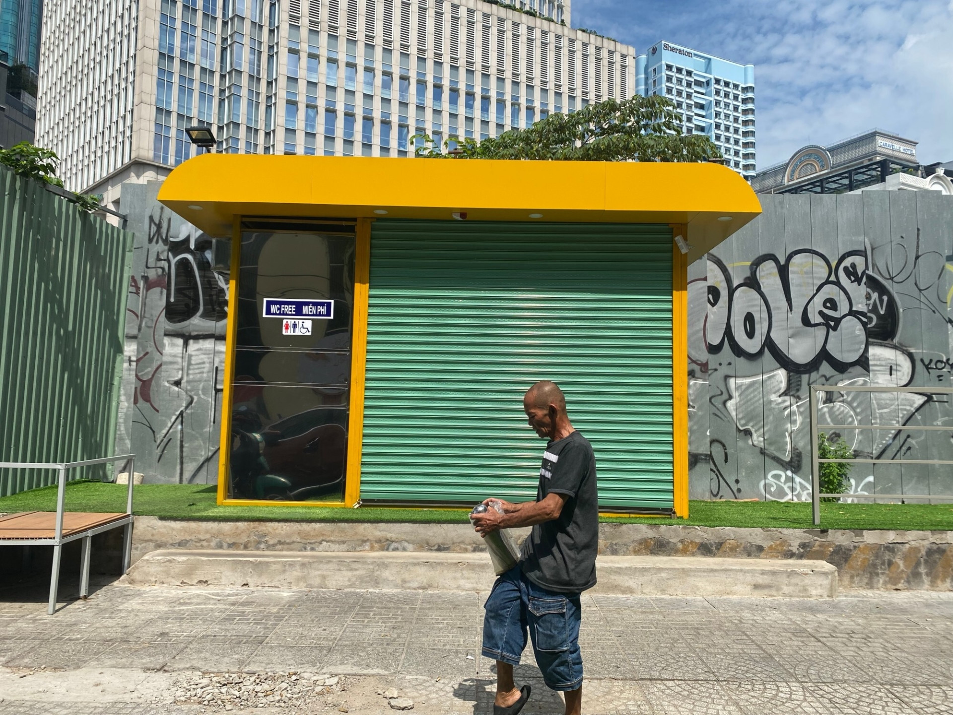 Cận cảnh nhà vệ sinh công cộng ‘5 sao’ ở TP.HCM - 9