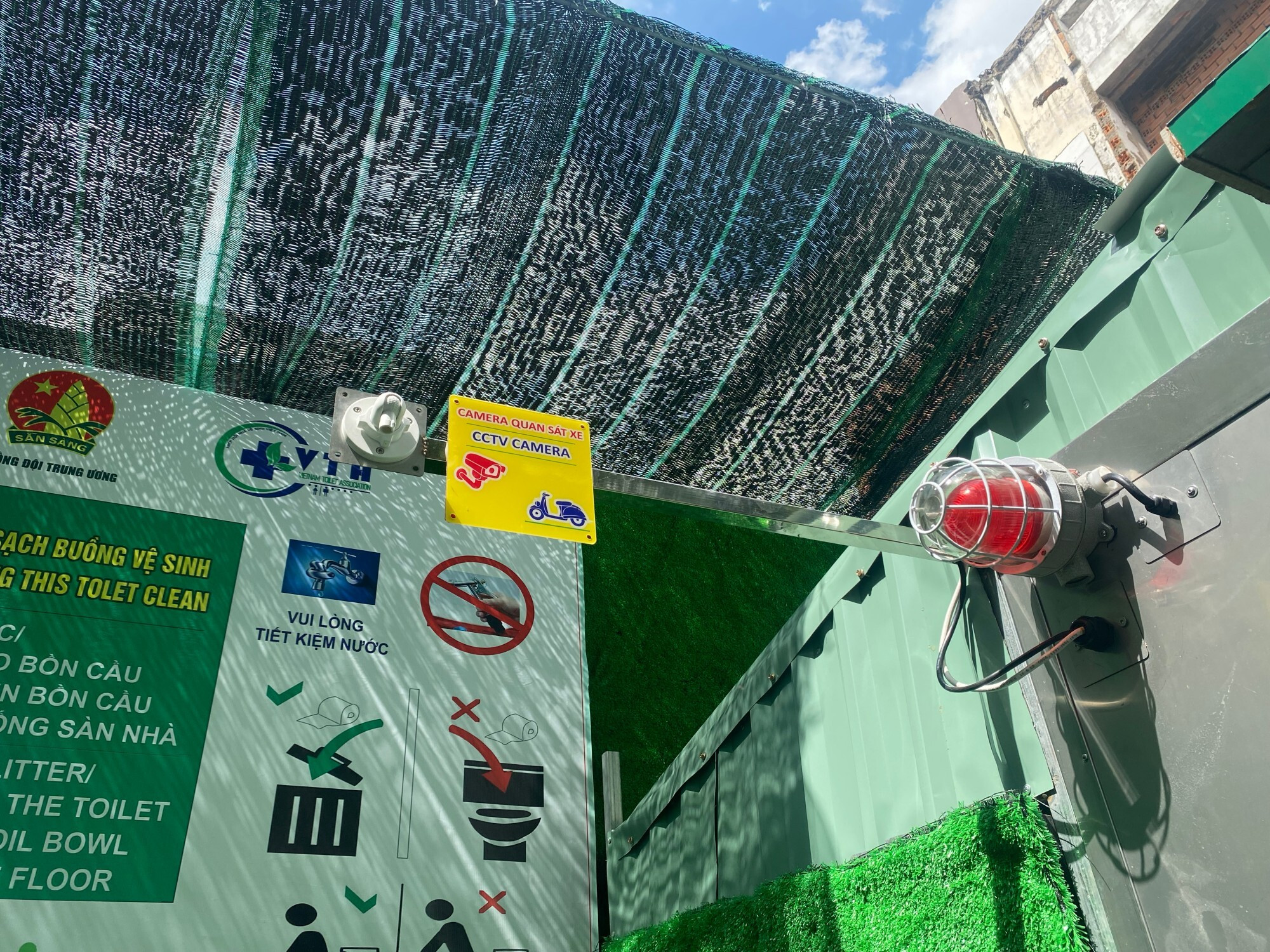 Cận cảnh nhà vệ sinh công cộng ‘5 sao’ ở TP.HCM - 10