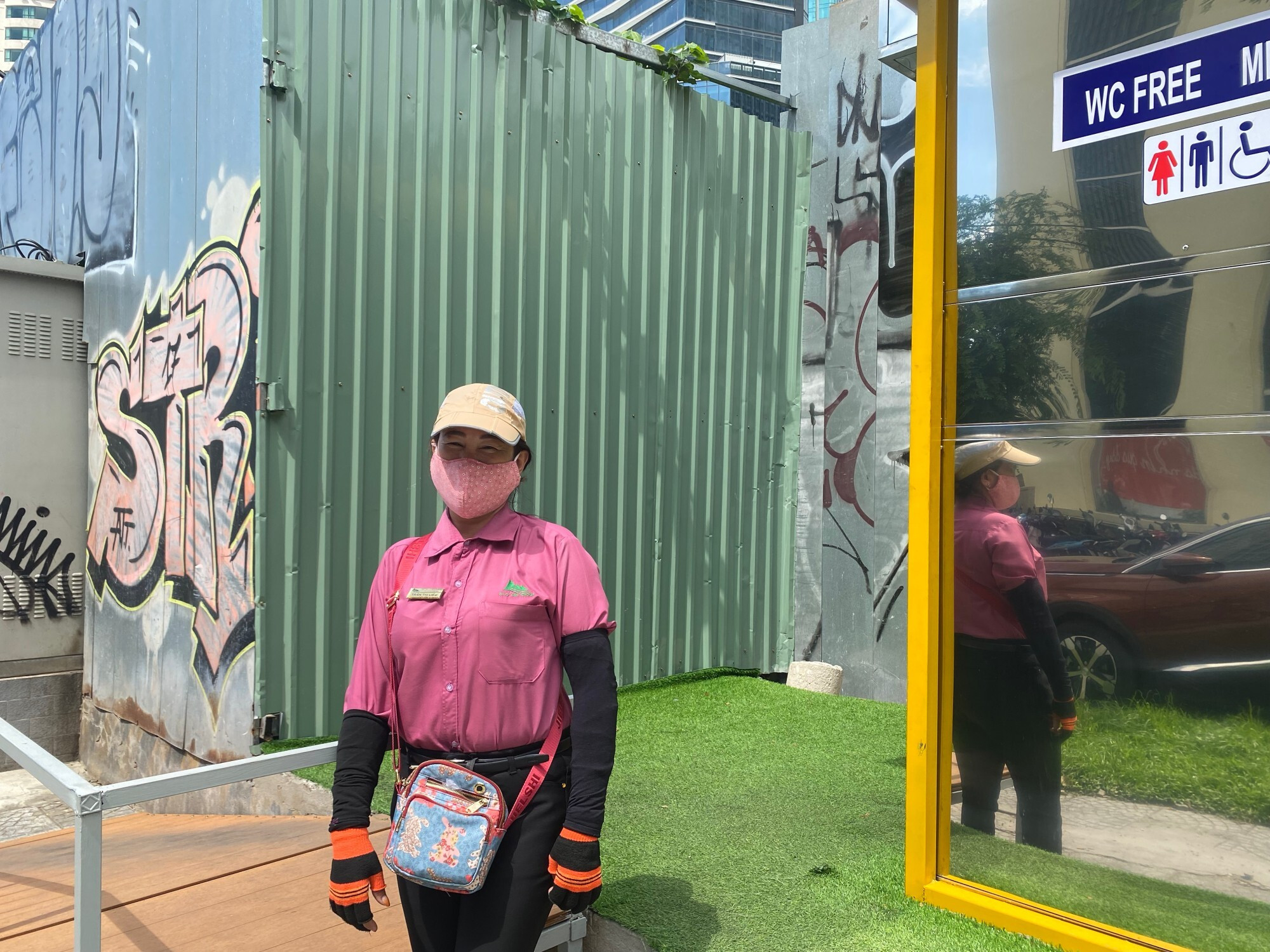 Cận cảnh nhà vệ sinh công cộng ‘5 sao’ ở TP.HCM - 6