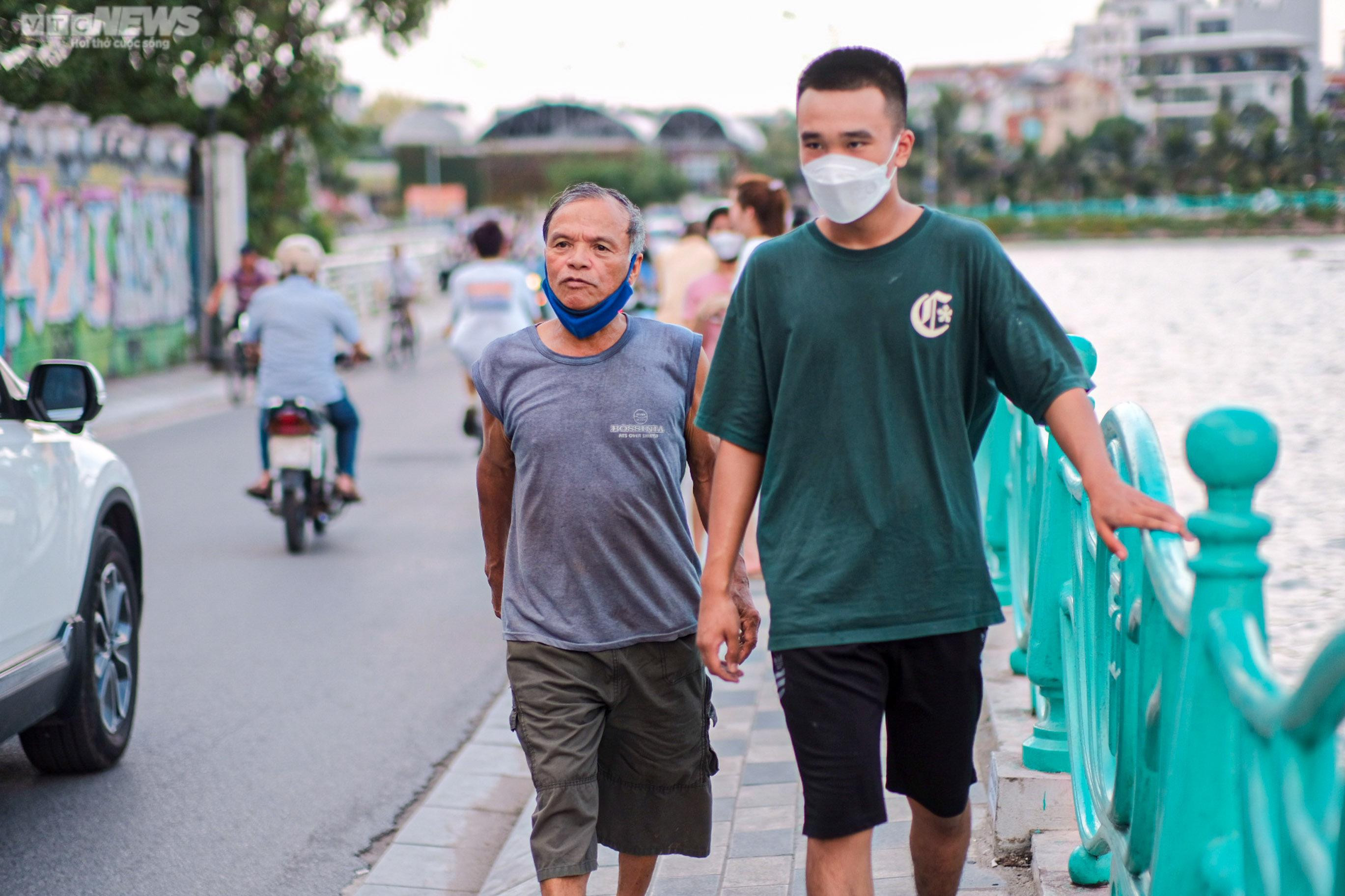 Sau đợt cưỡng chế, nhiều công trình nhếch nhác vẫn án ngữ ở Hồ Tây - 6