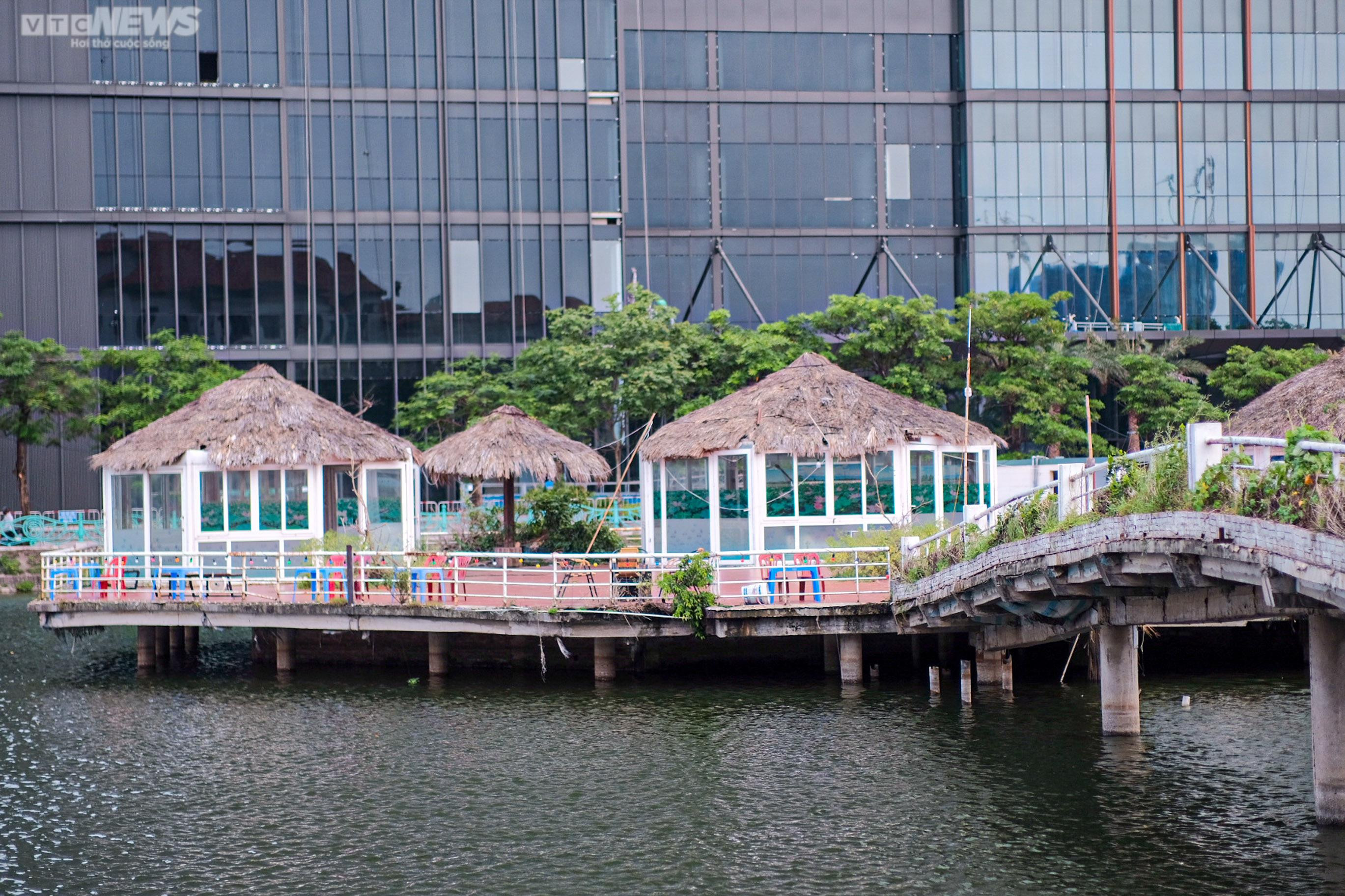 Sau đợt cưỡng chế, nhiều công trình nhếch nhác vẫn án ngữ ở Hồ Tây - 8