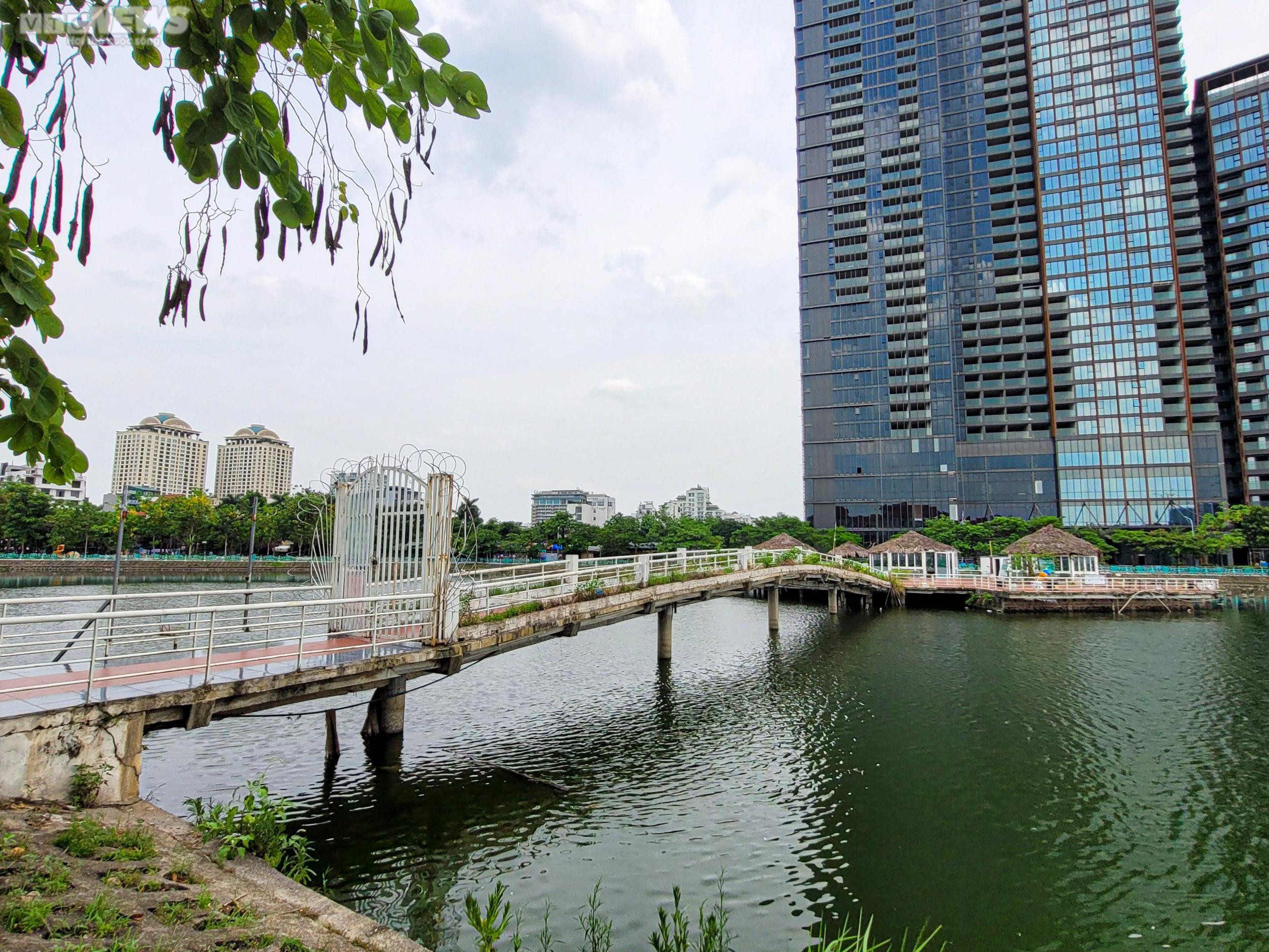 Sau đợt cưỡng chế, nhiều công trình nhếch nhác vẫn án ngữ ở Hồ Tây - 1